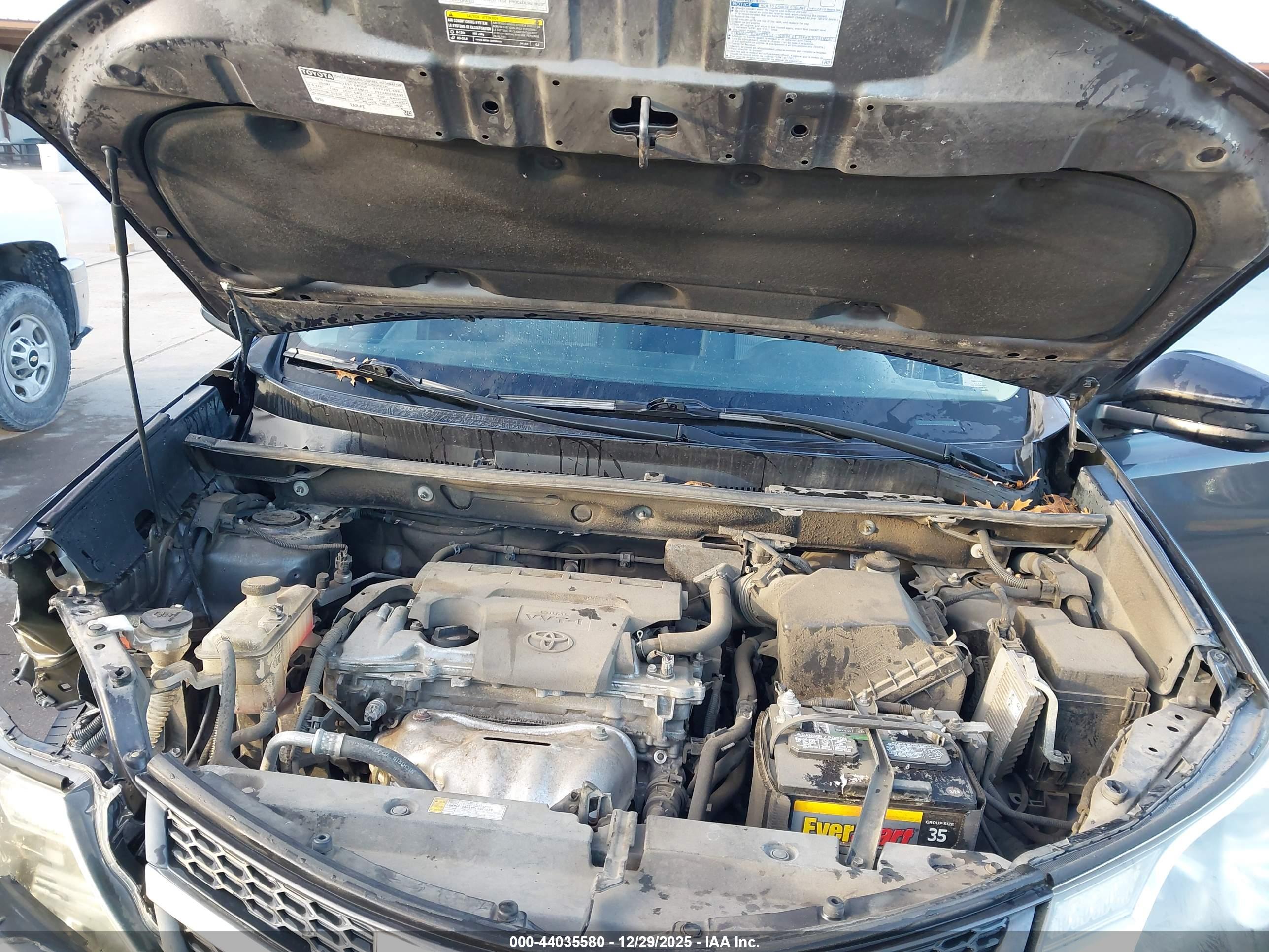 TOYOTA RAV4 image 10