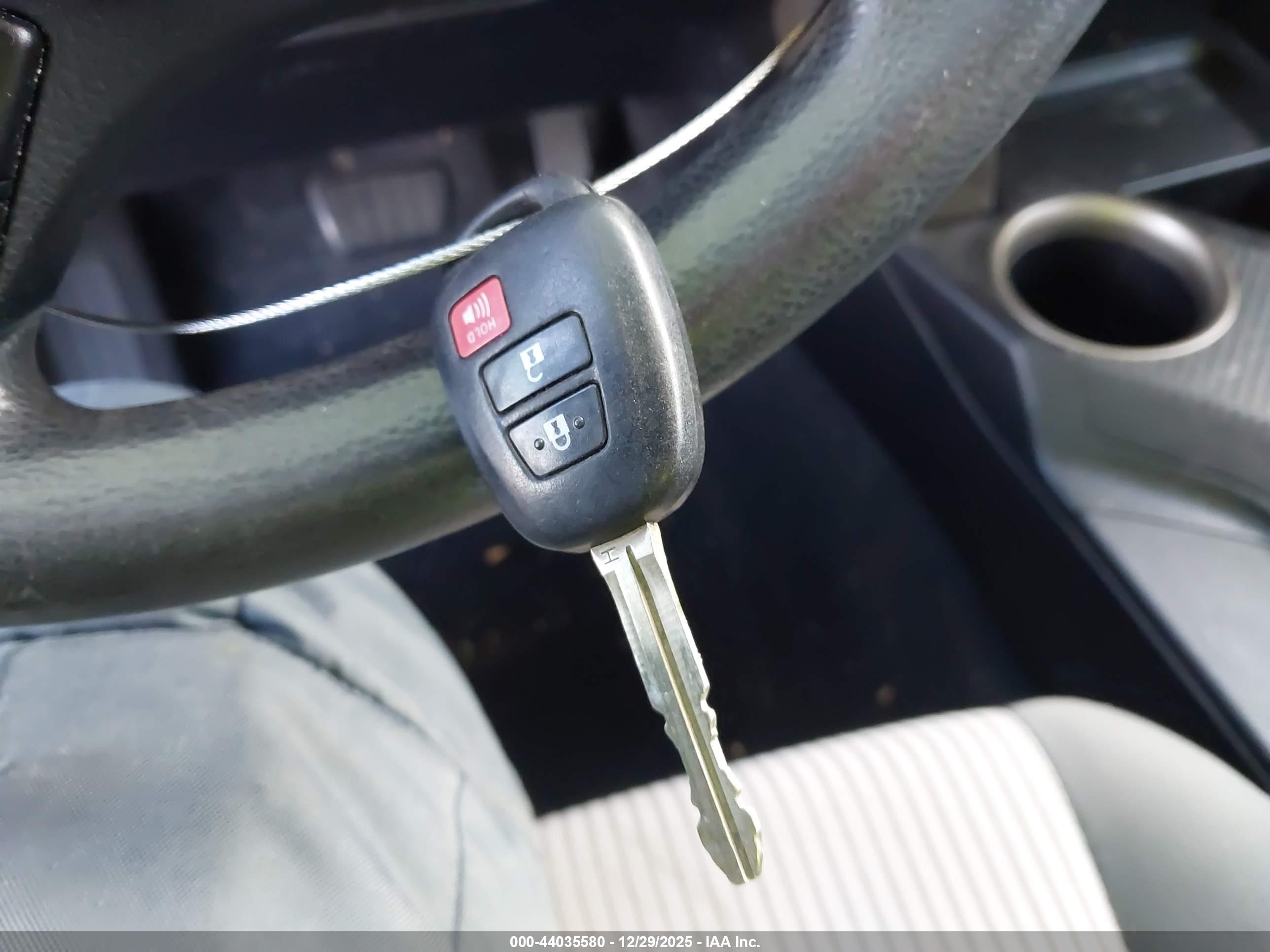 TOYOTA RAV4 image 11