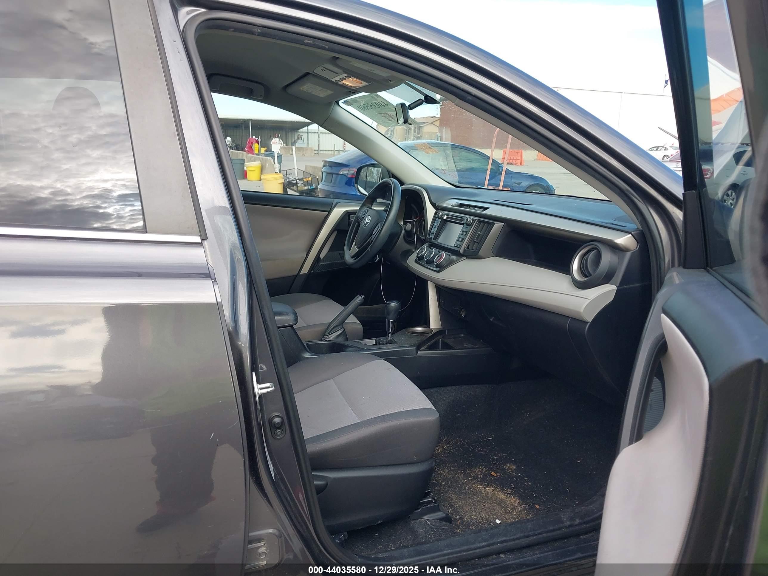 TOYOTA RAV4 image 5