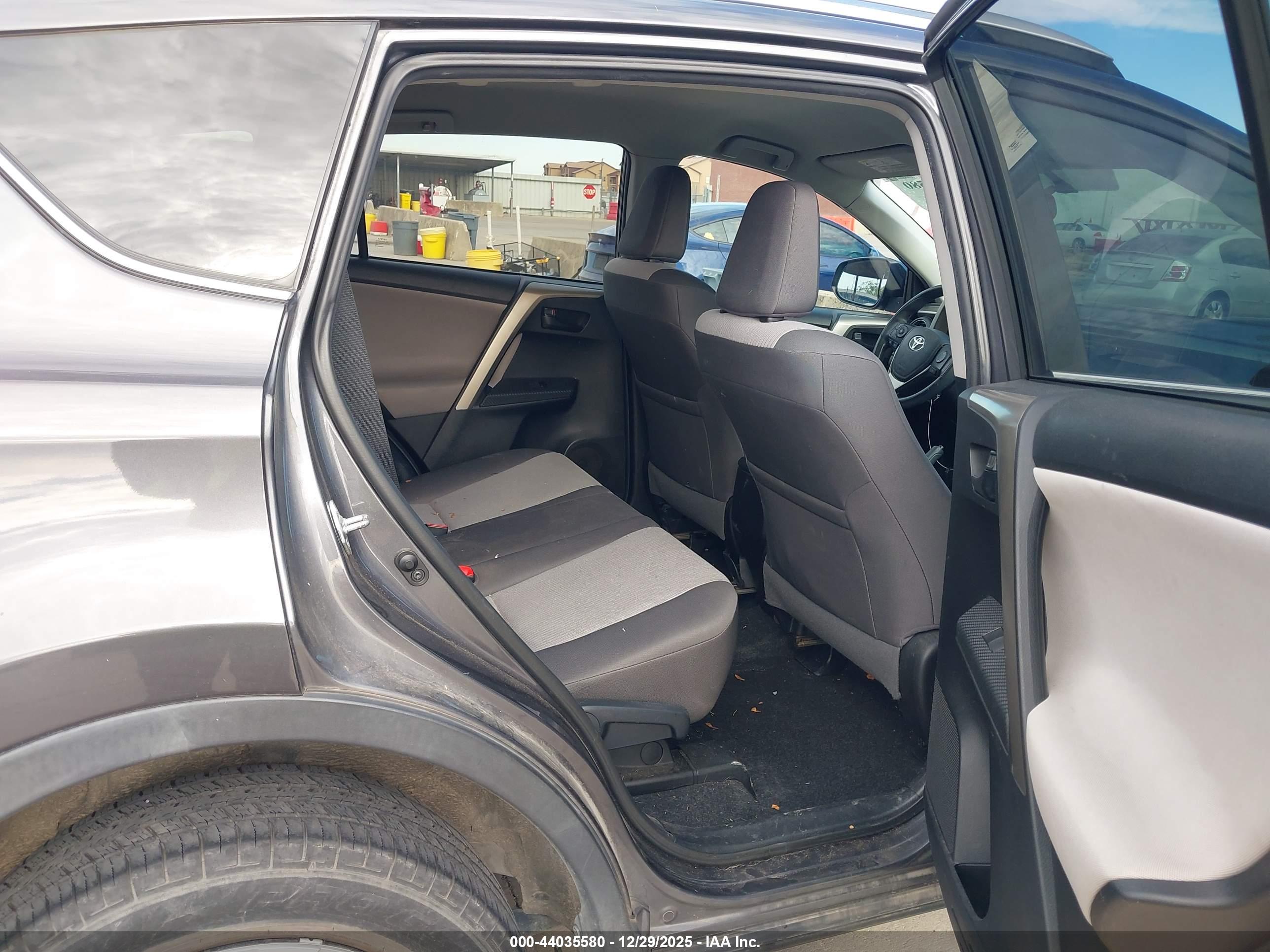 TOYOTA RAV4 image 8