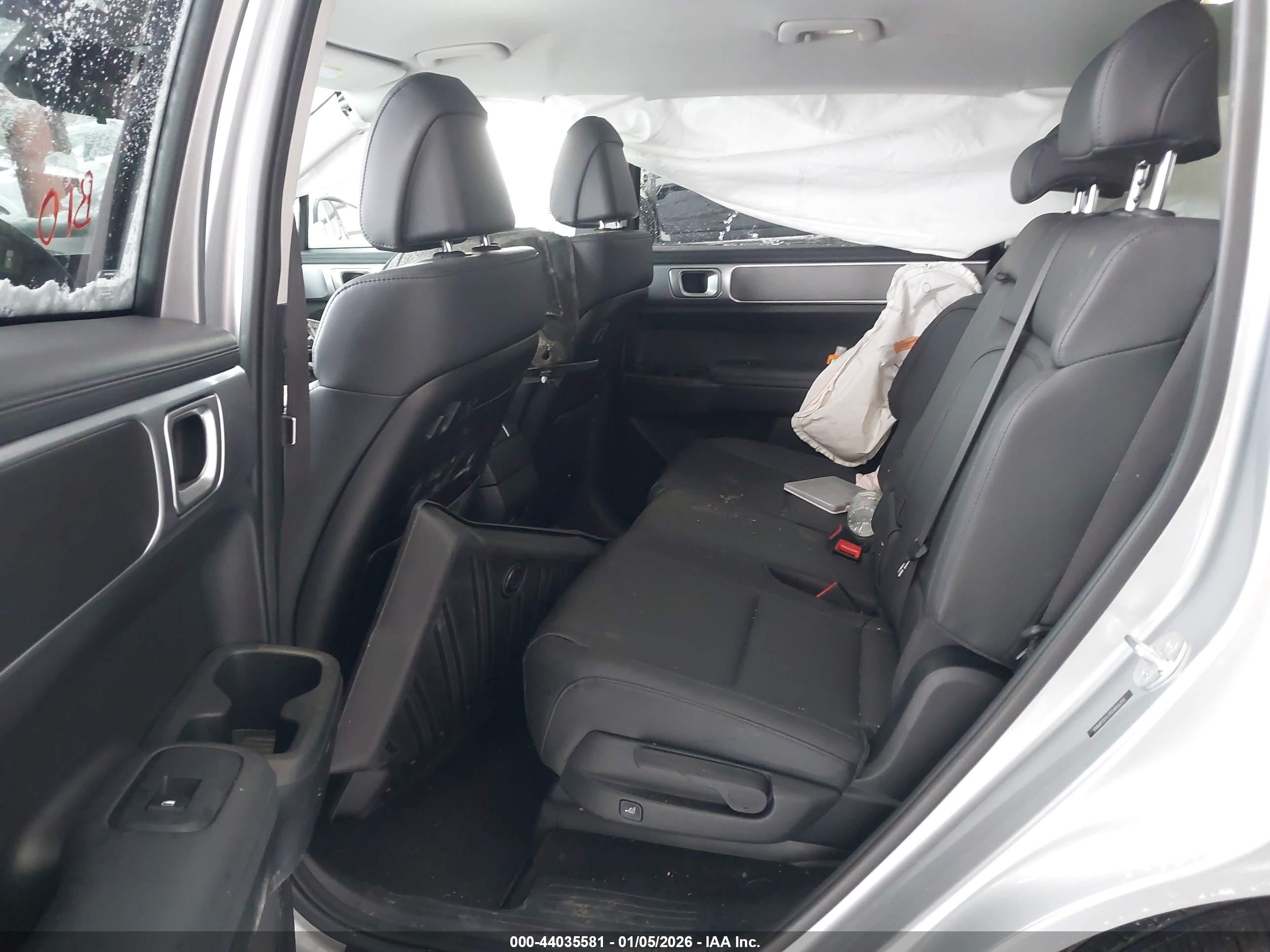 HYUNDAI SANTA image 8
