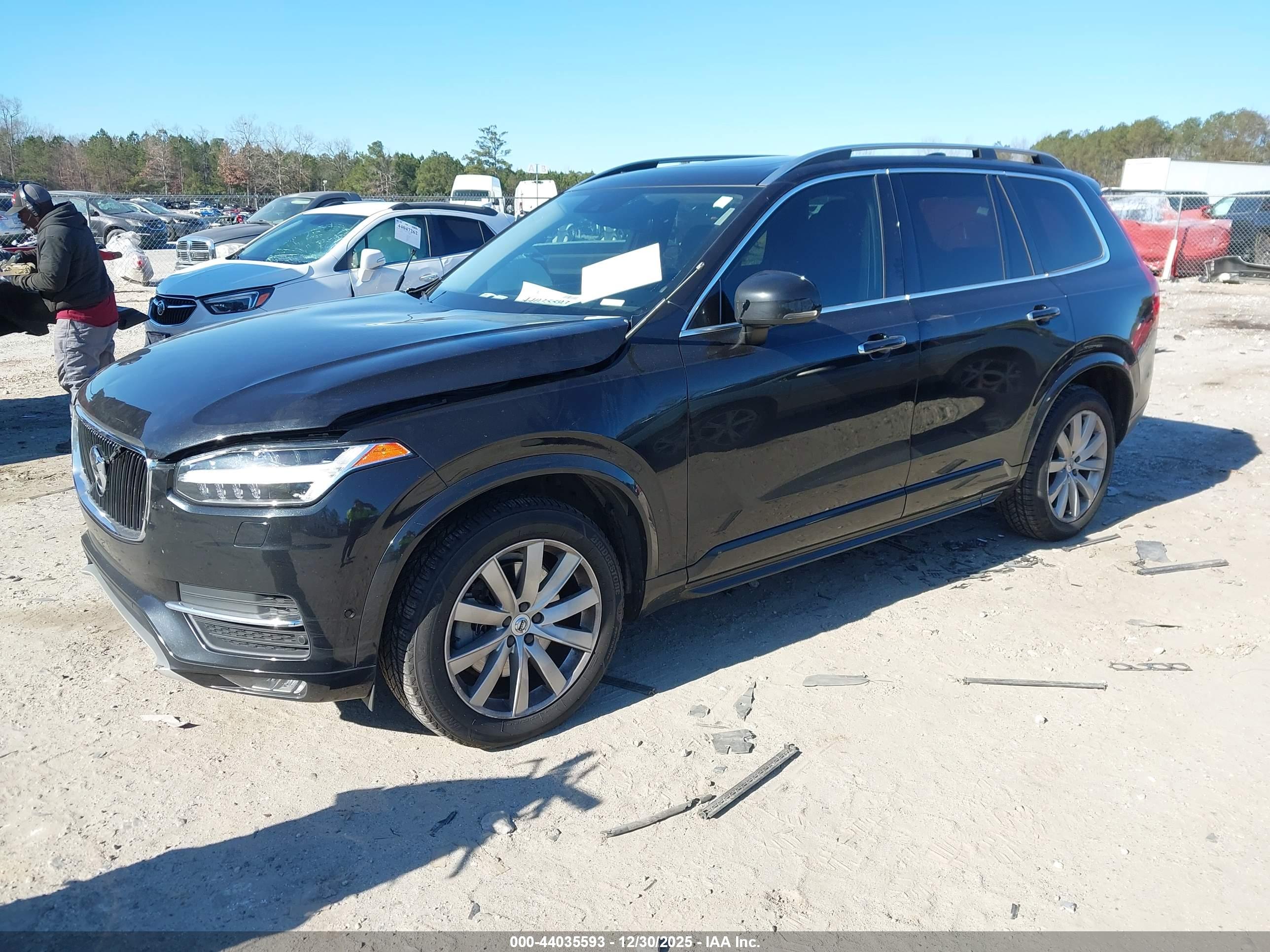 VOLVO XC90 image 2