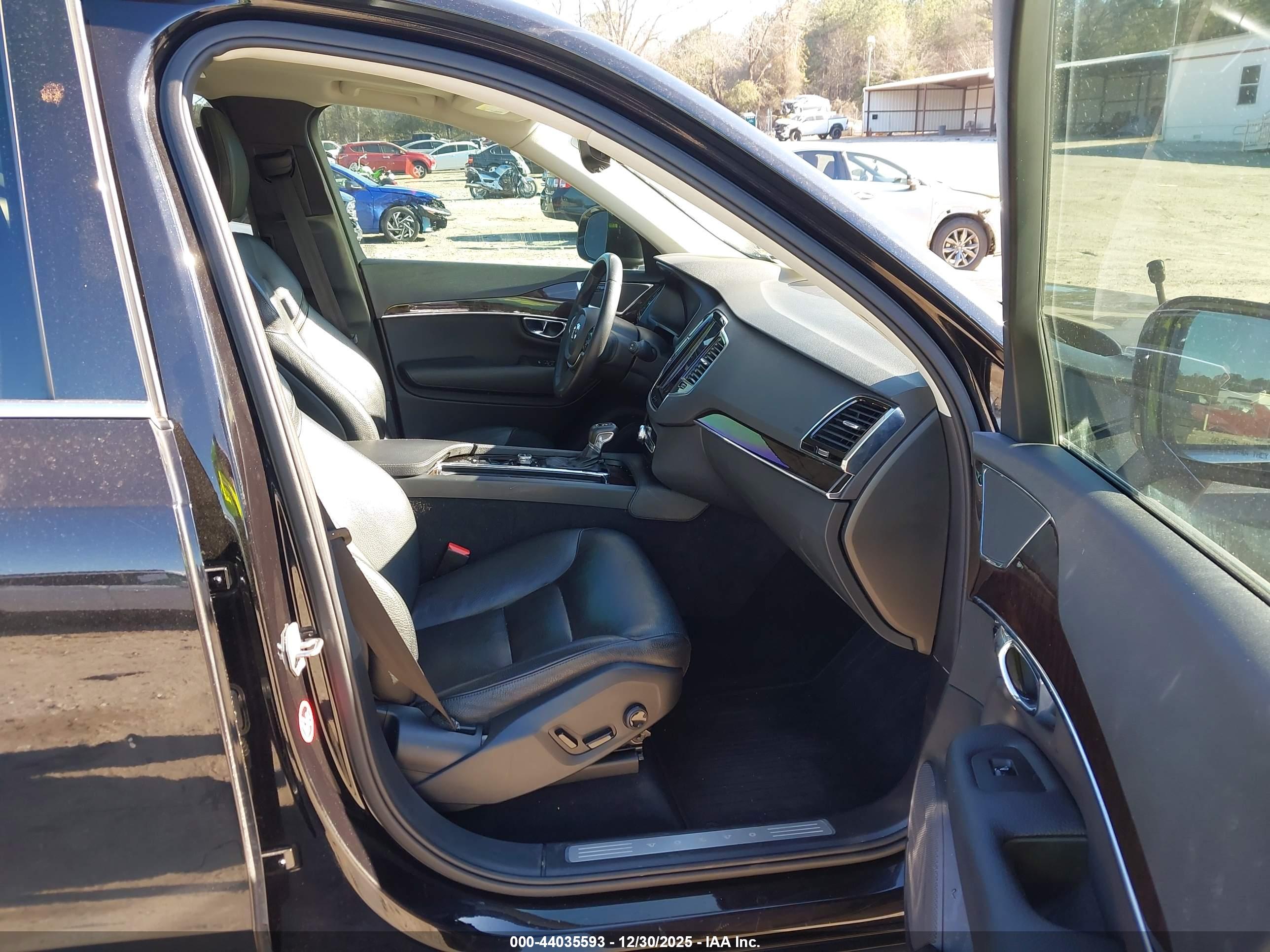 VOLVO XC90 image 5