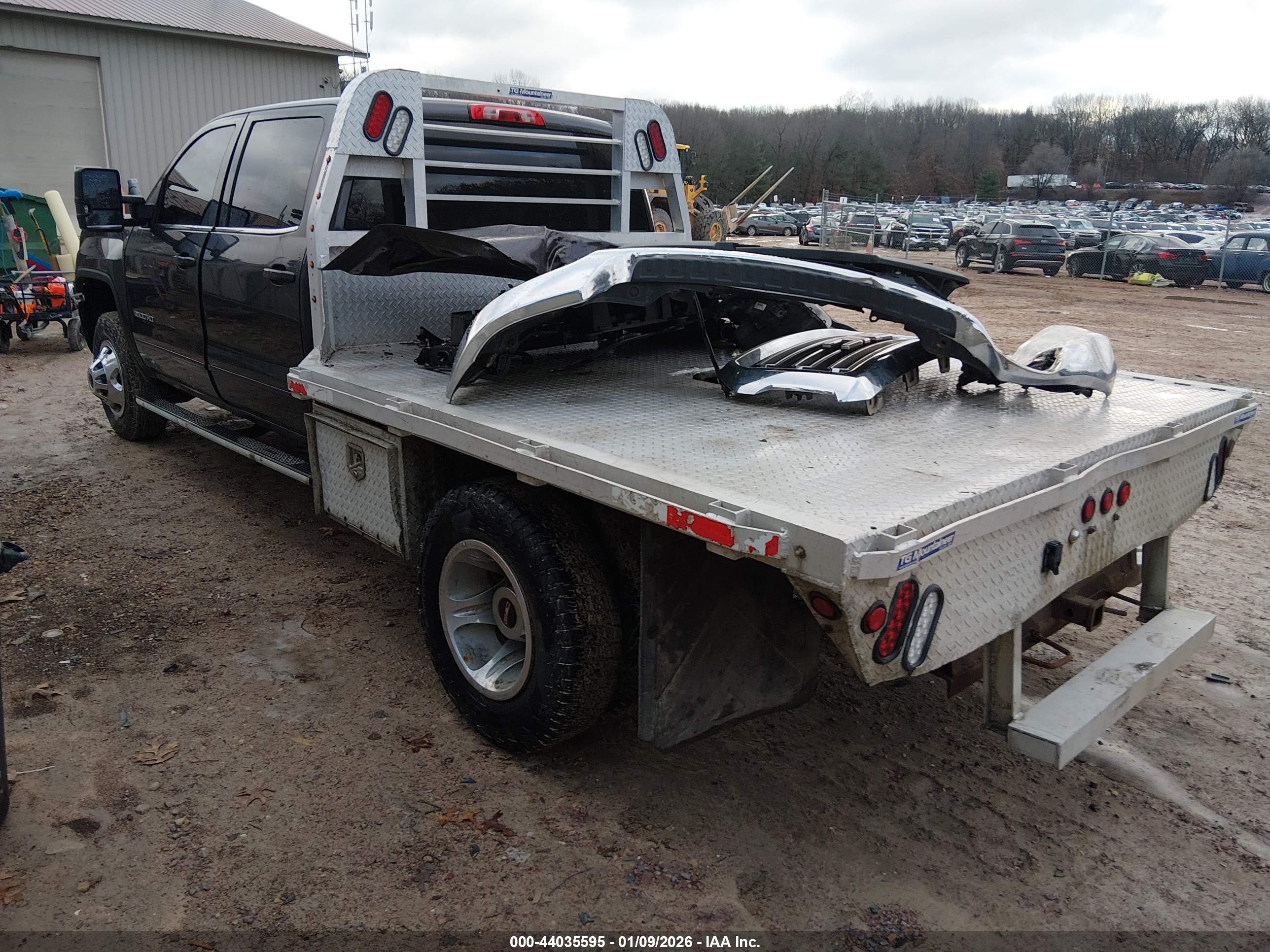 GMC SIERRA image 3