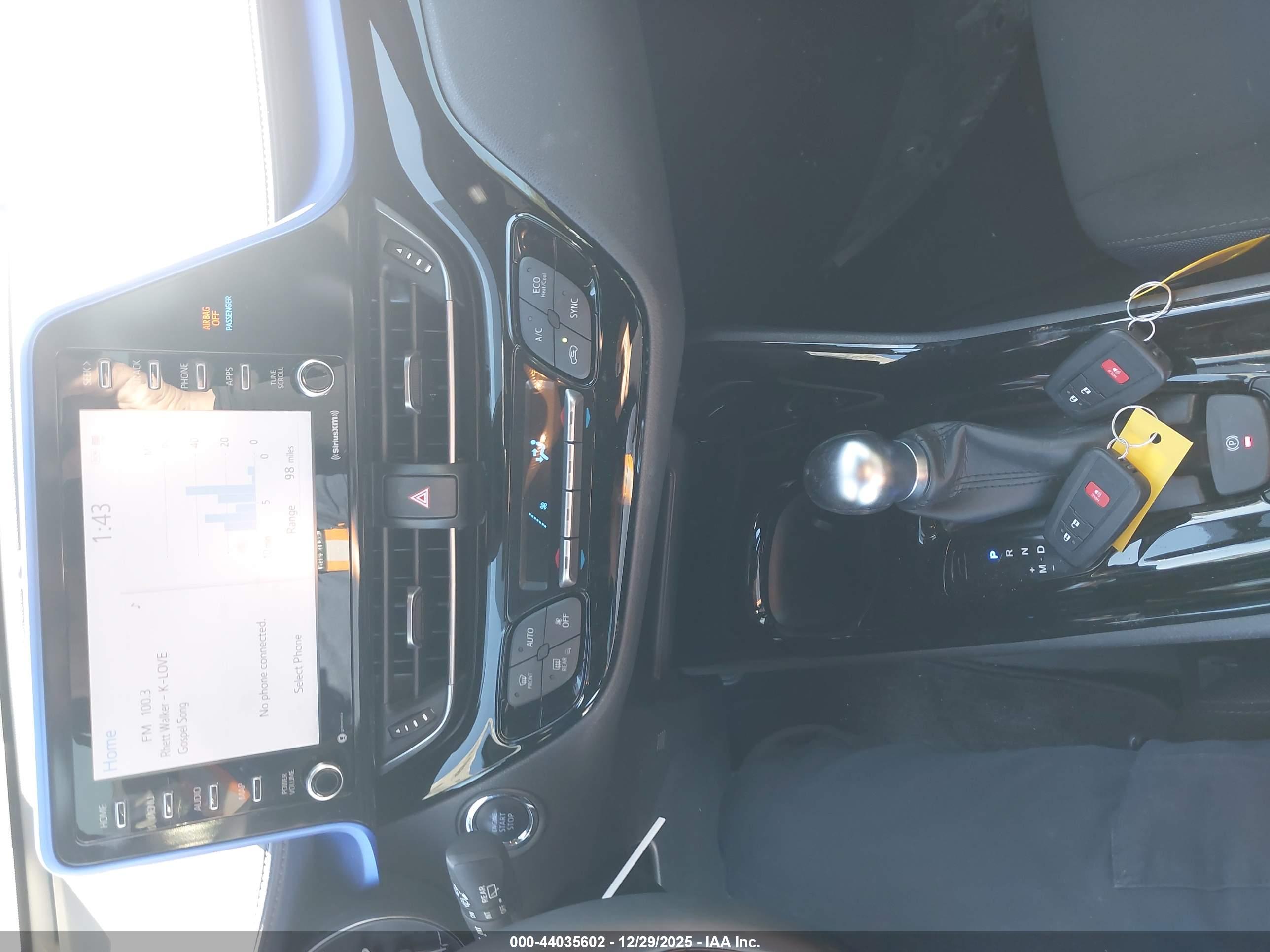 TOYOTA C-HR image 11