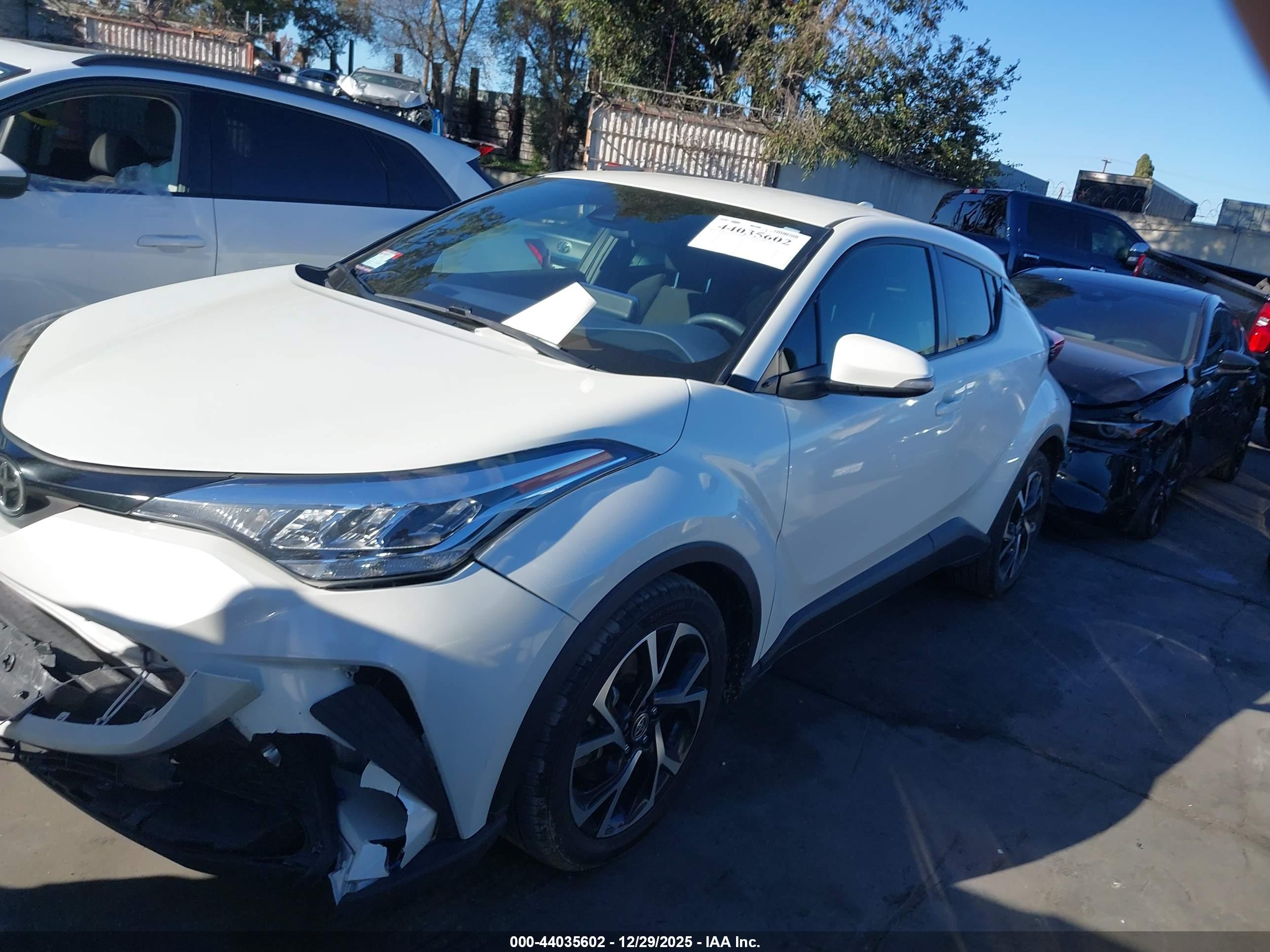 TOYOTA C-HR image 2