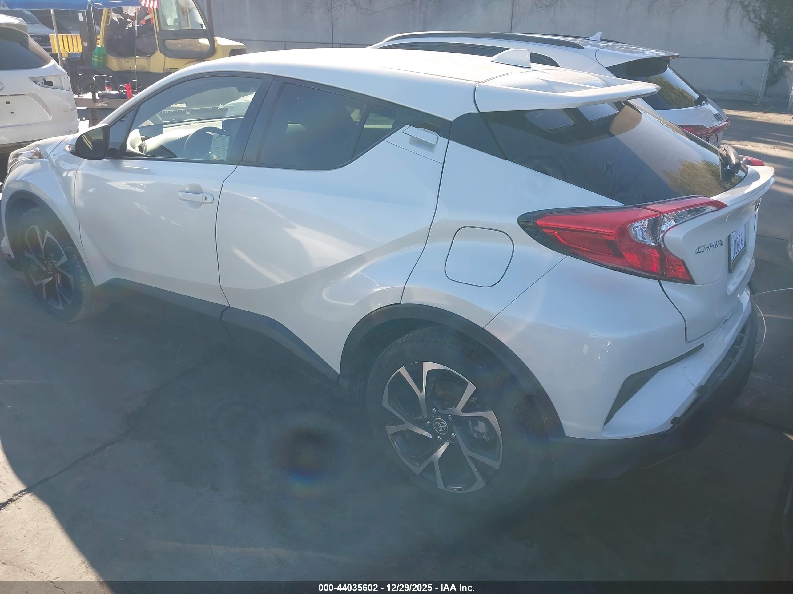 TOYOTA C-HR image 3