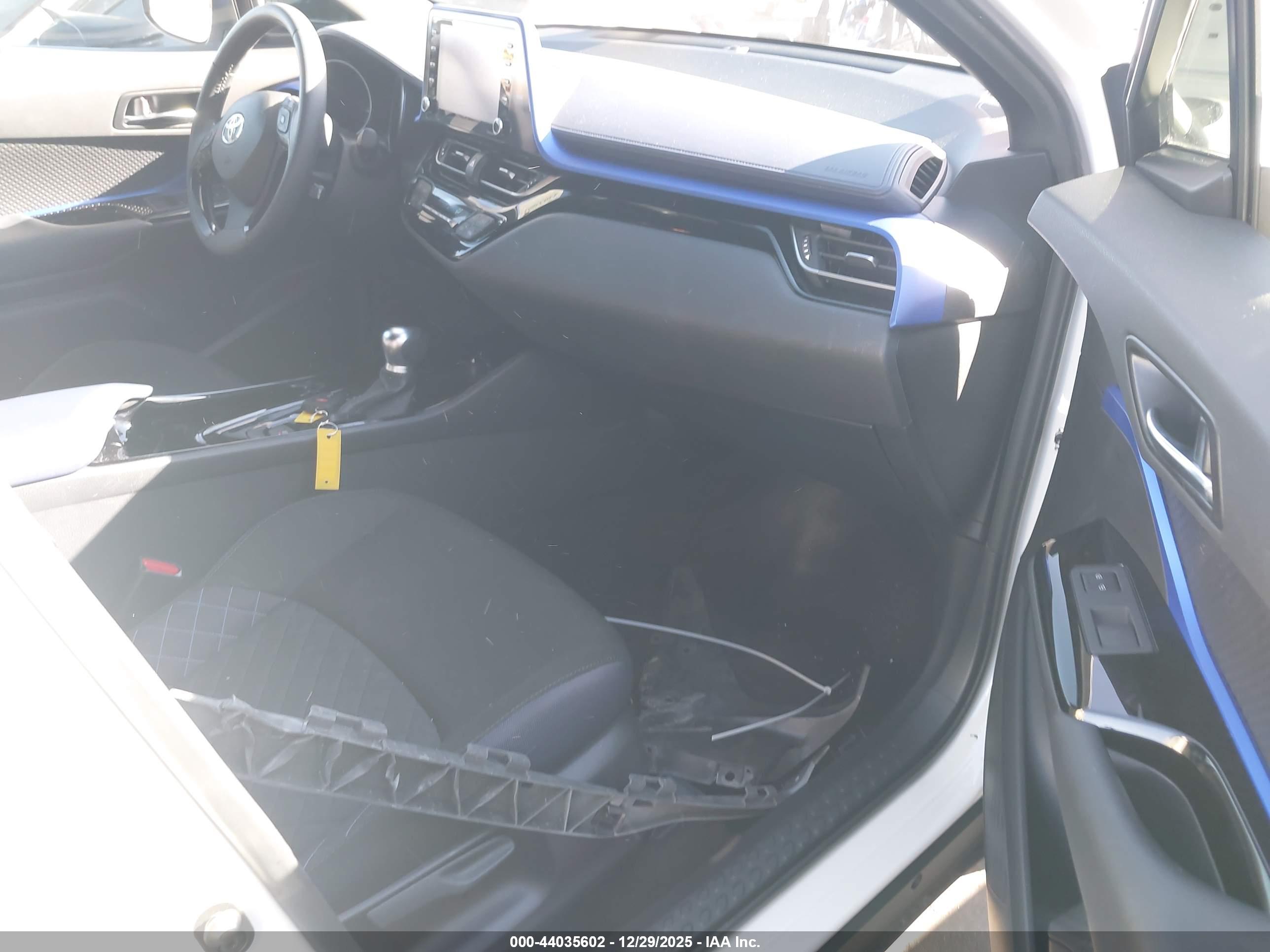TOYOTA C-HR image 5
