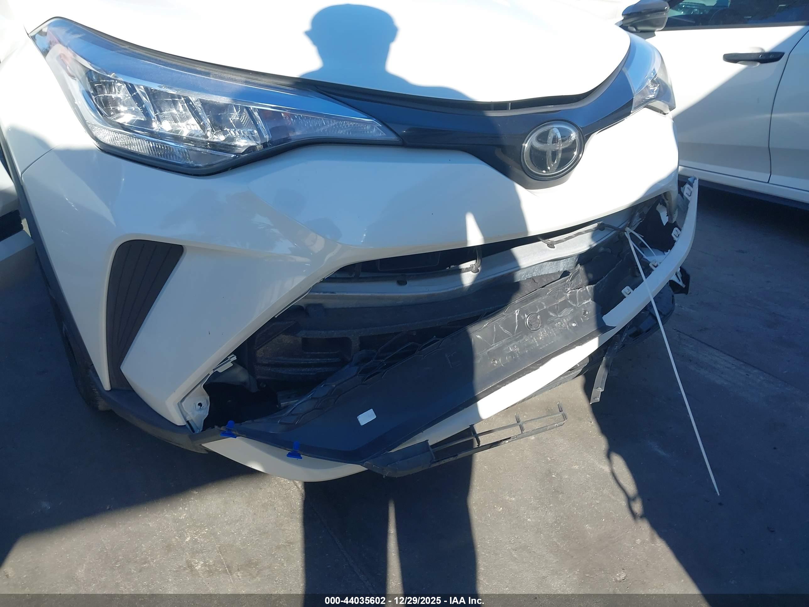 TOYOTA C-HR image 6