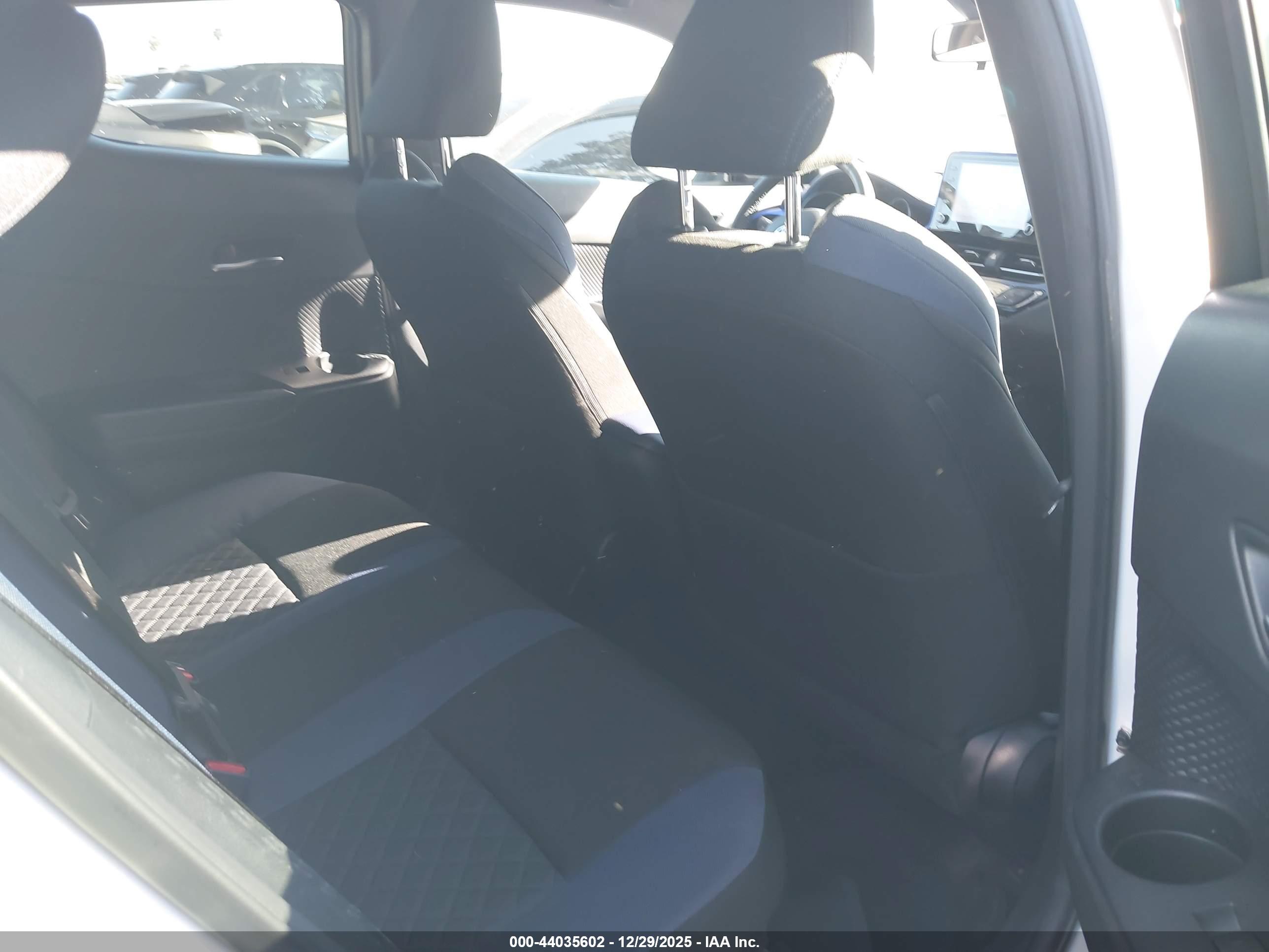 TOYOTA C-HR image 8