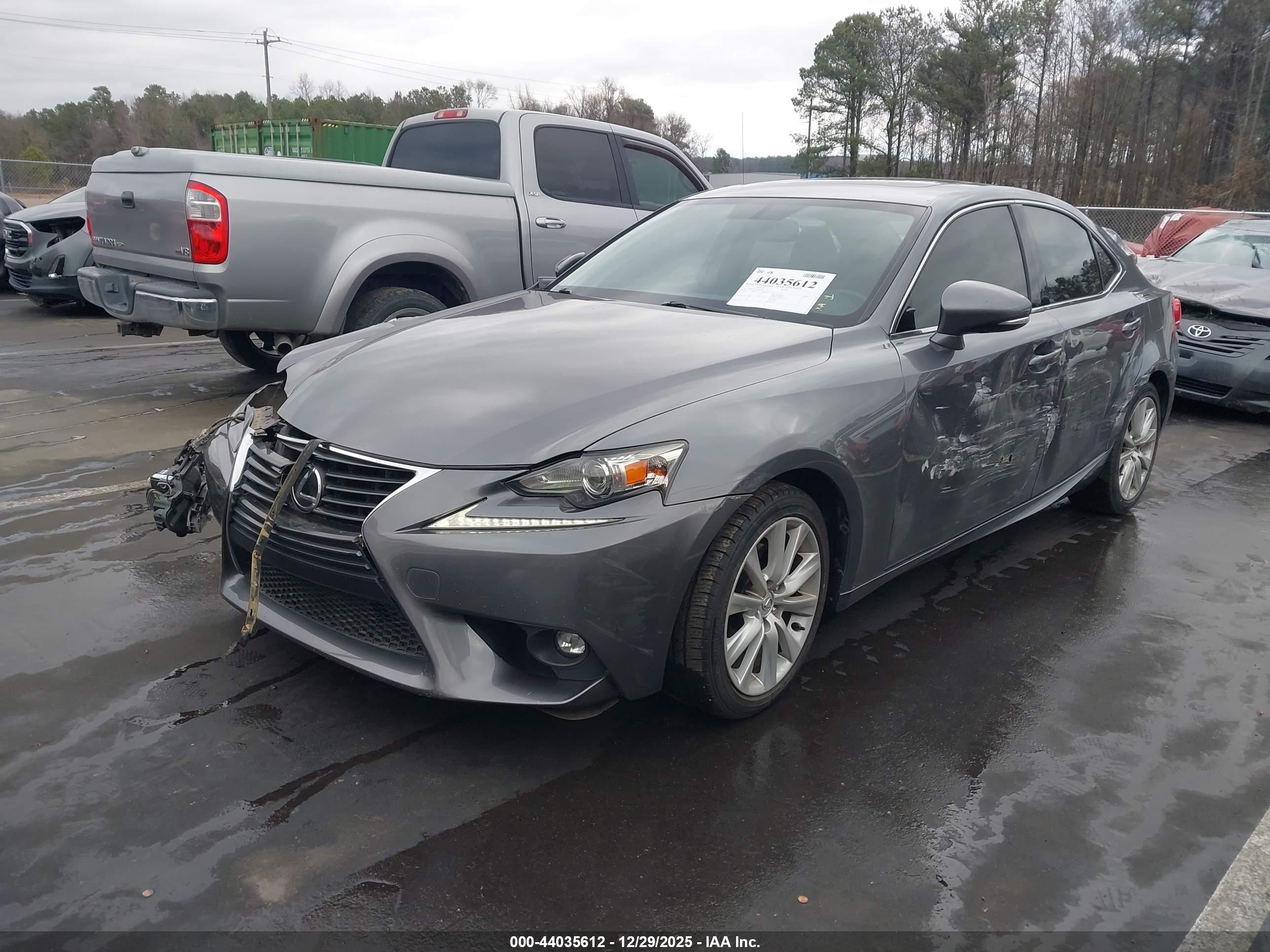 LEXUS IS image 2