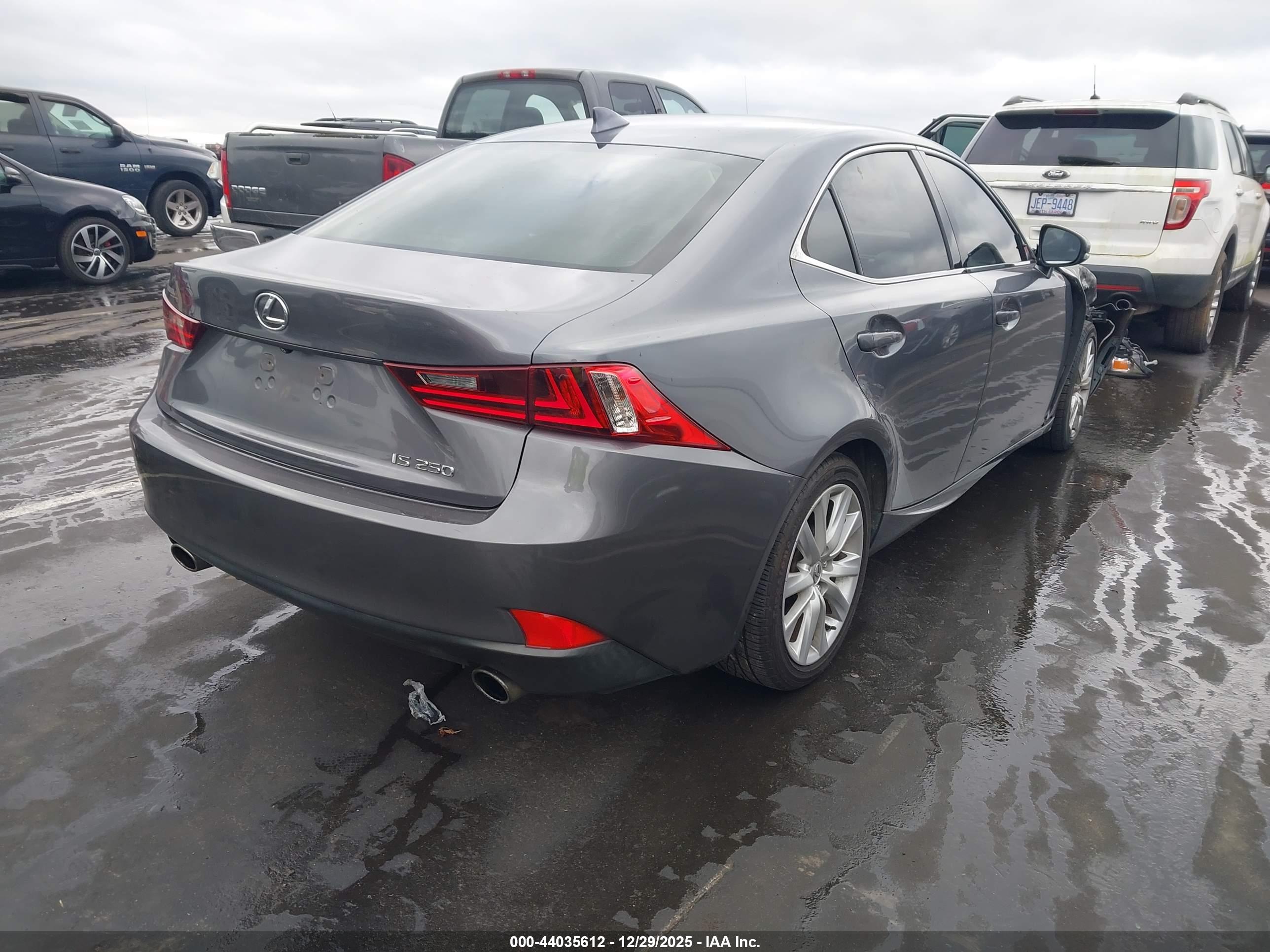 LEXUS IS image 4