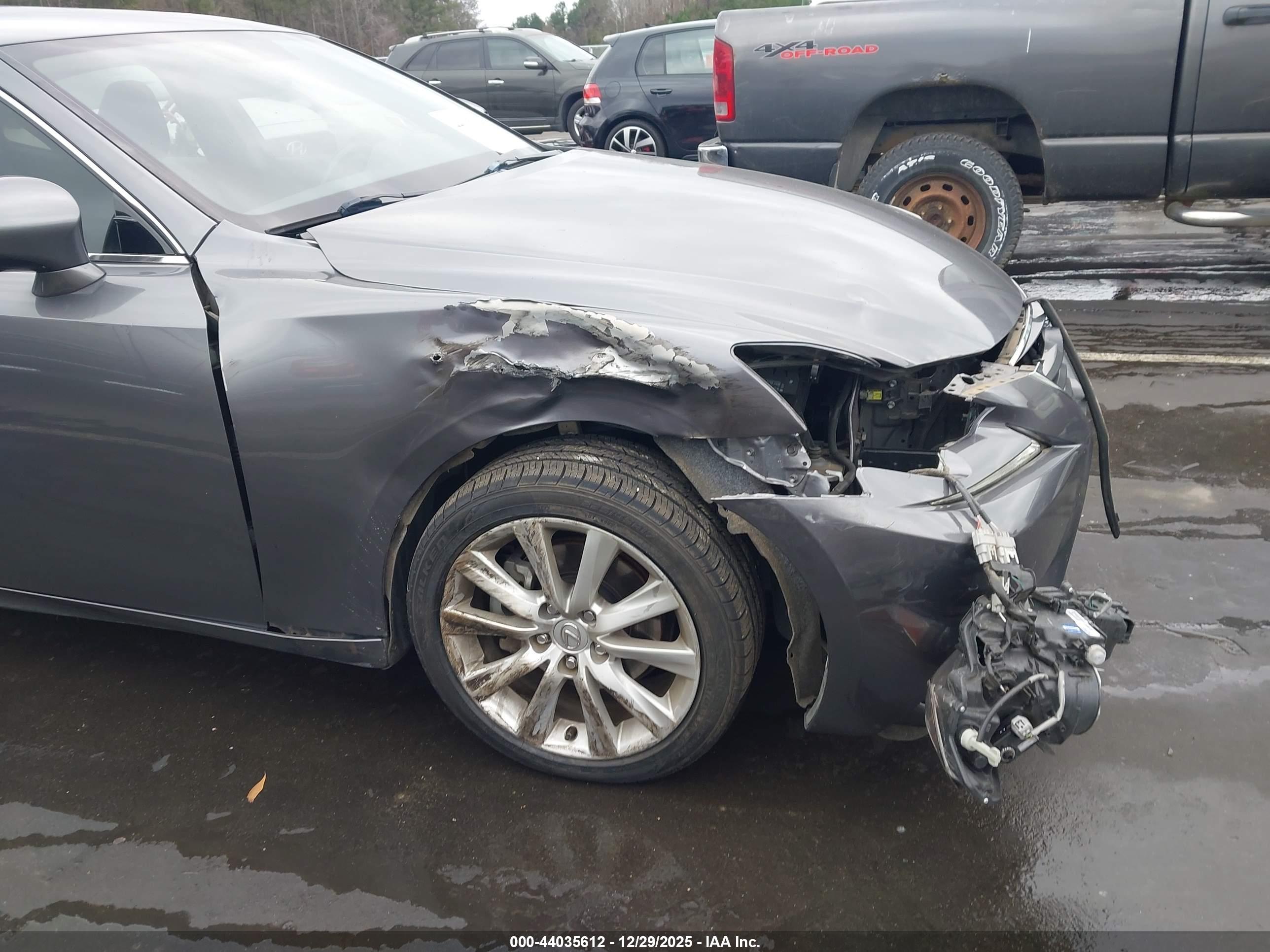 LEXUS IS image 6