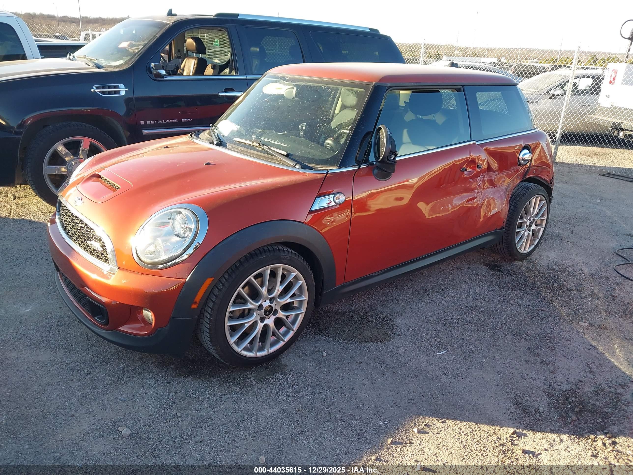 MINI COOPER image 2