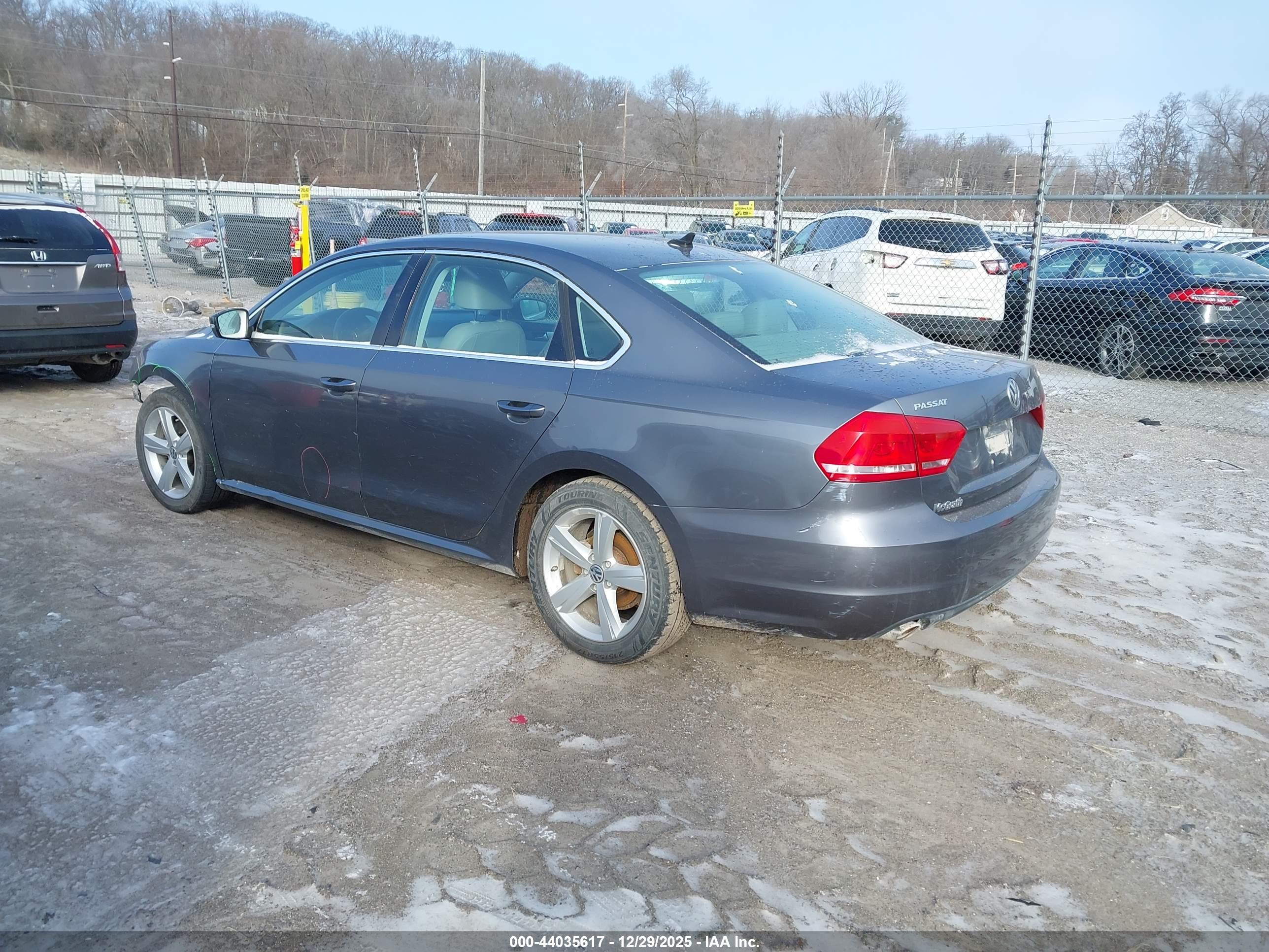 VOLKSWAGEN PASSAT image 3