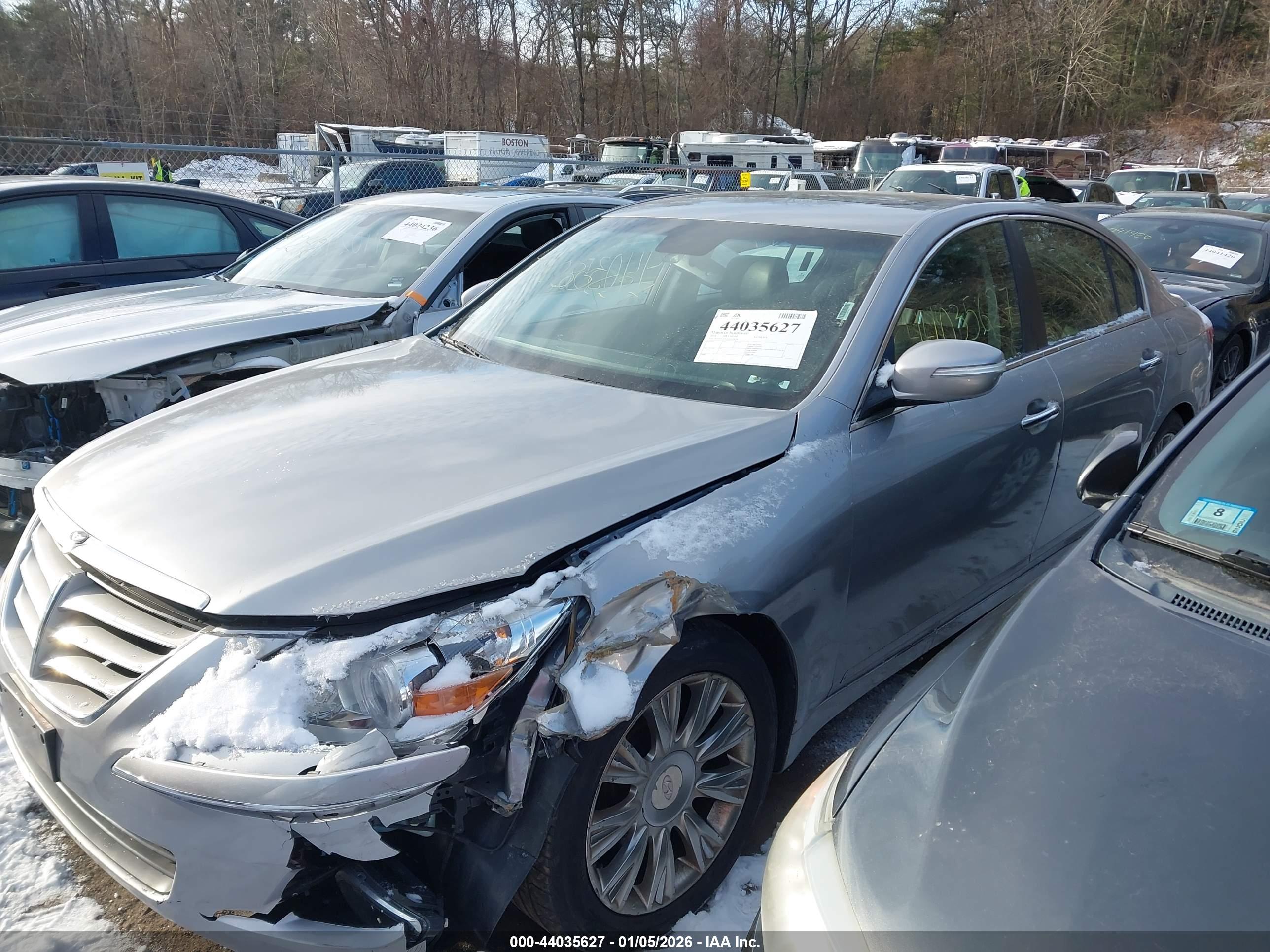 HYUNDAI GENESIS image 2