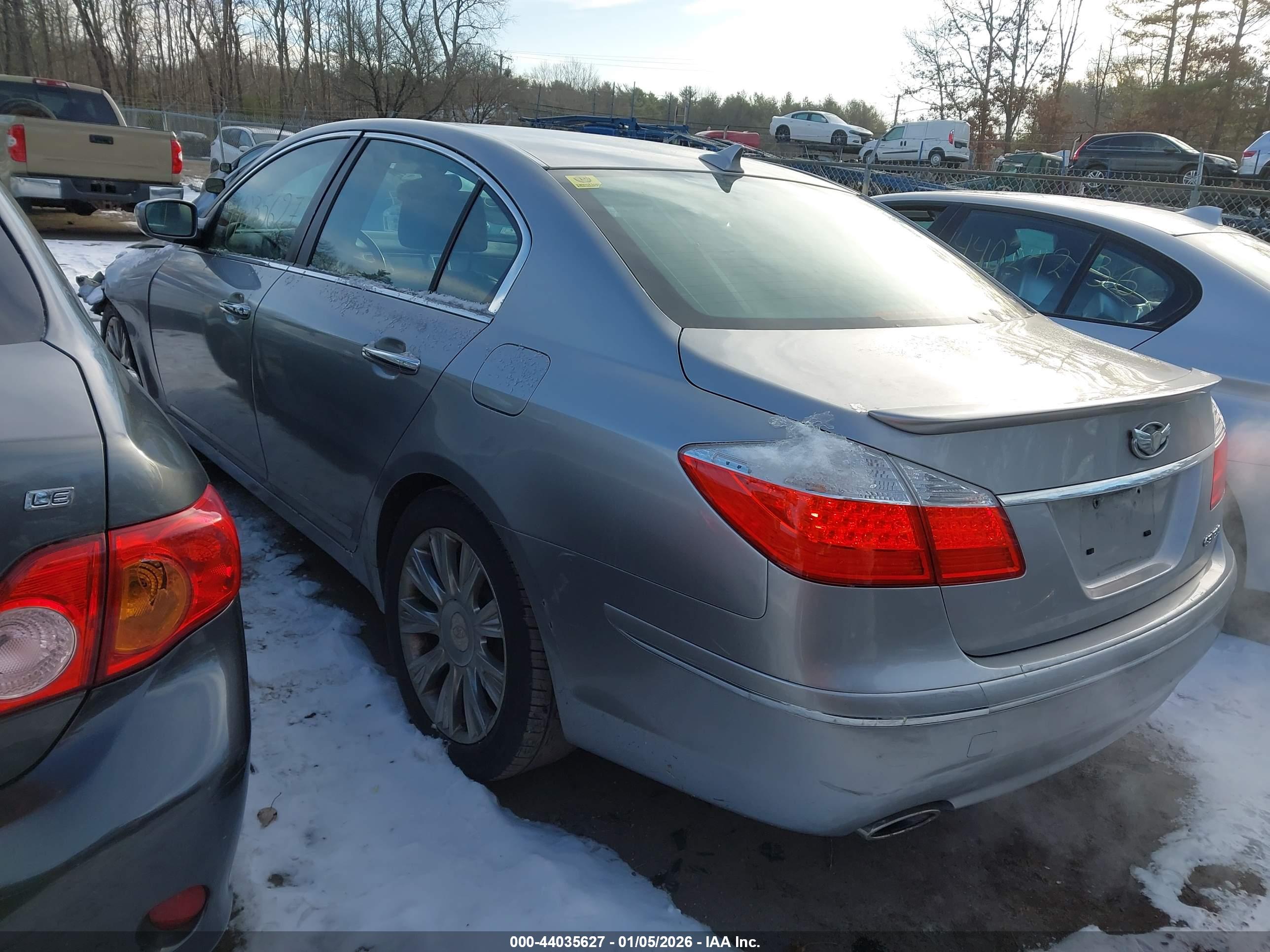 HYUNDAI GENESIS image 3