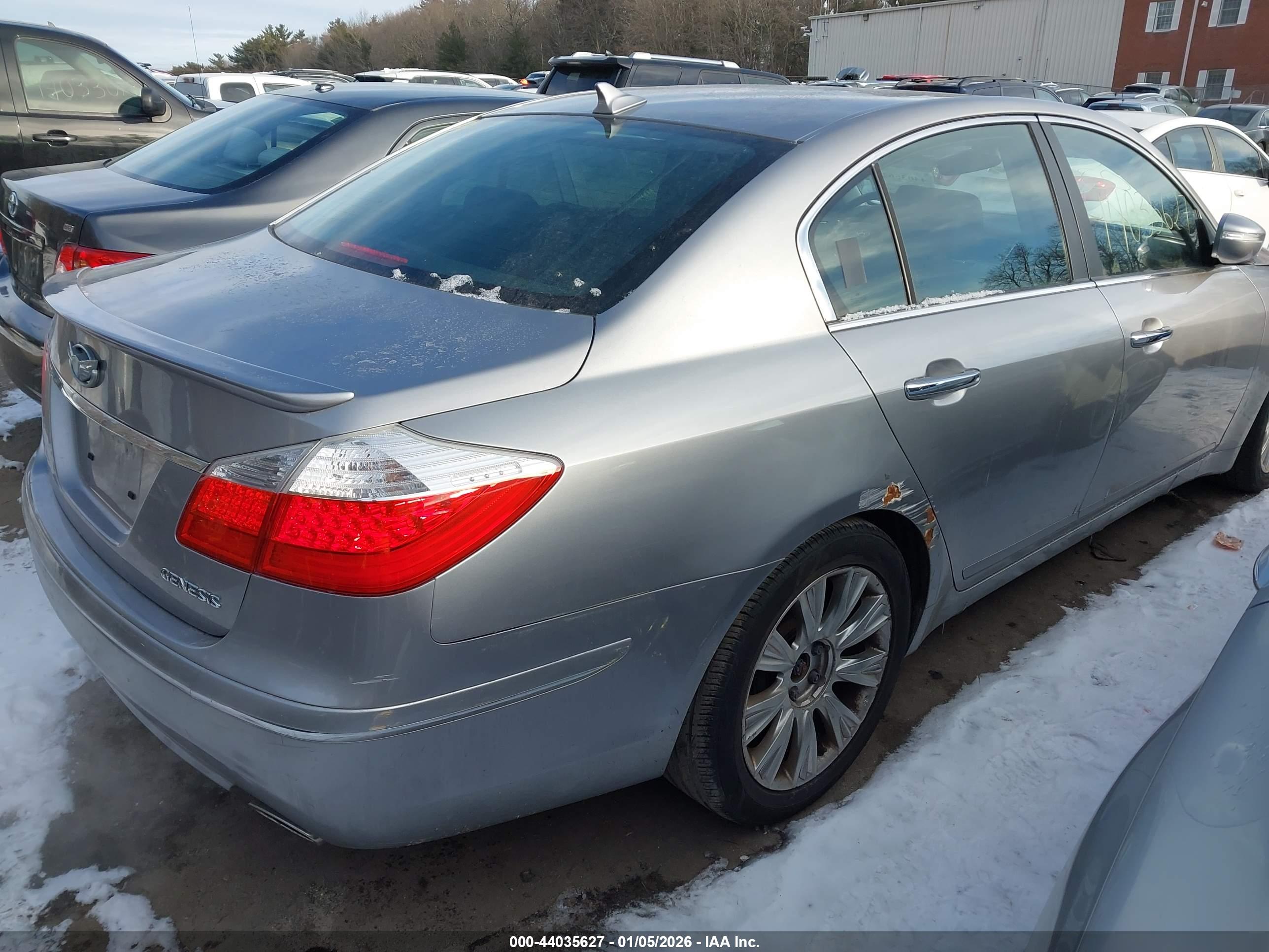 HYUNDAI GENESIS image 4