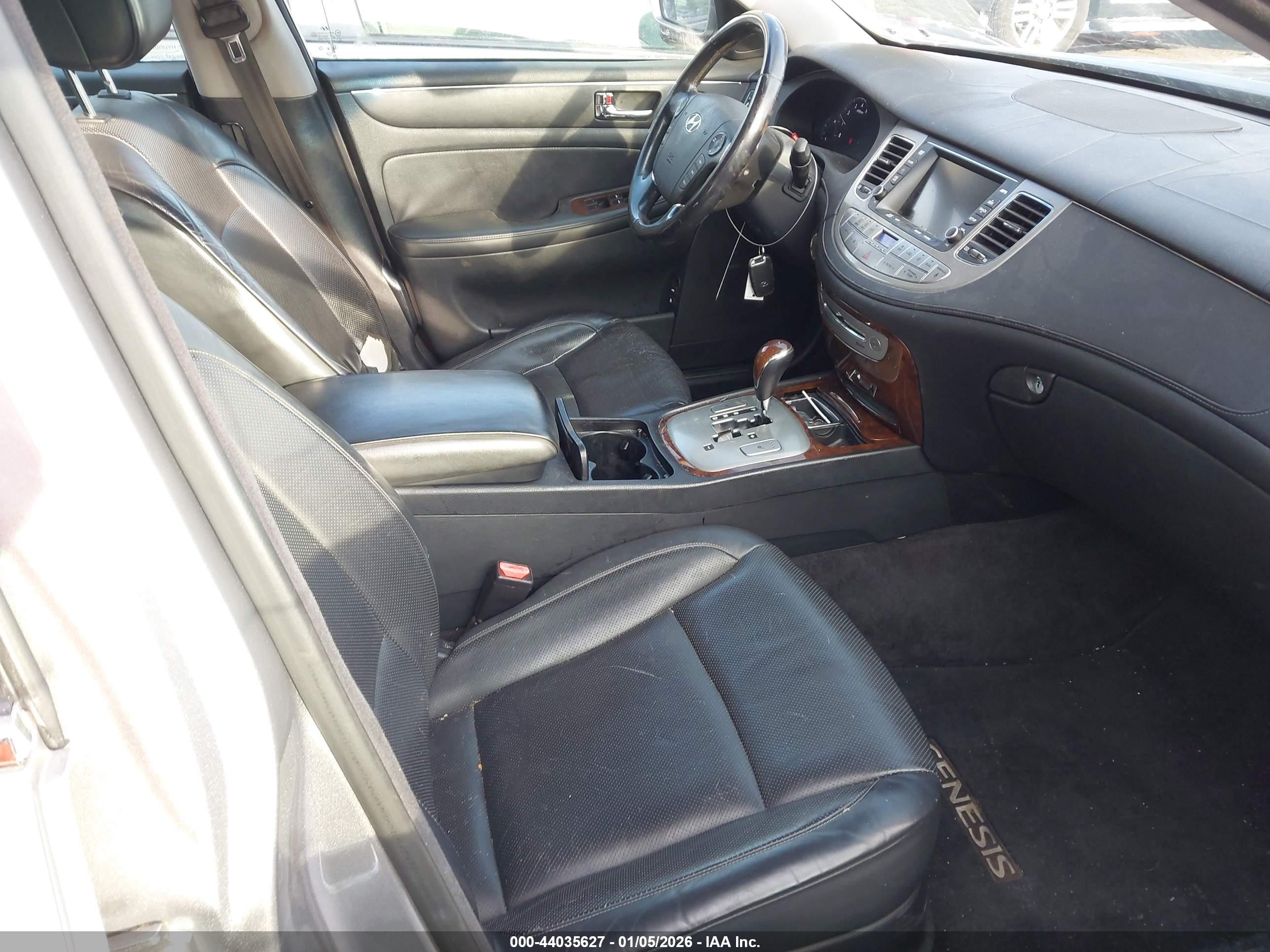 HYUNDAI GENESIS image 5