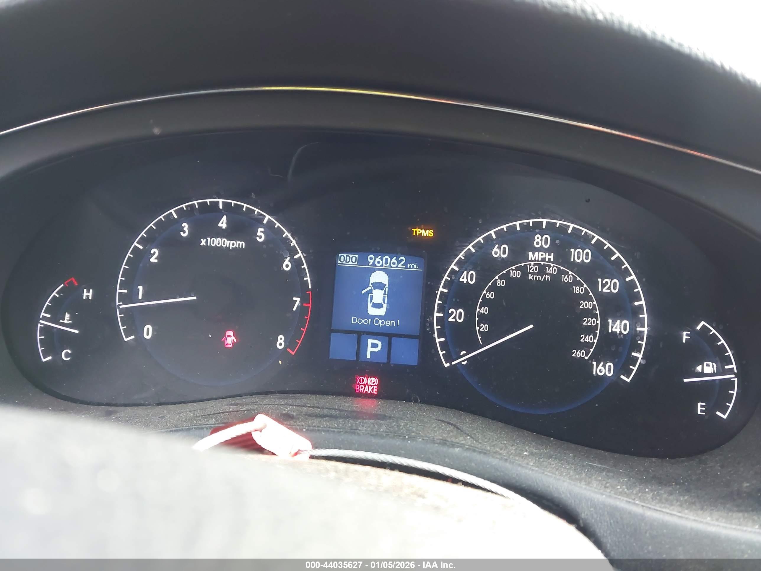 HYUNDAI GENESIS image 7