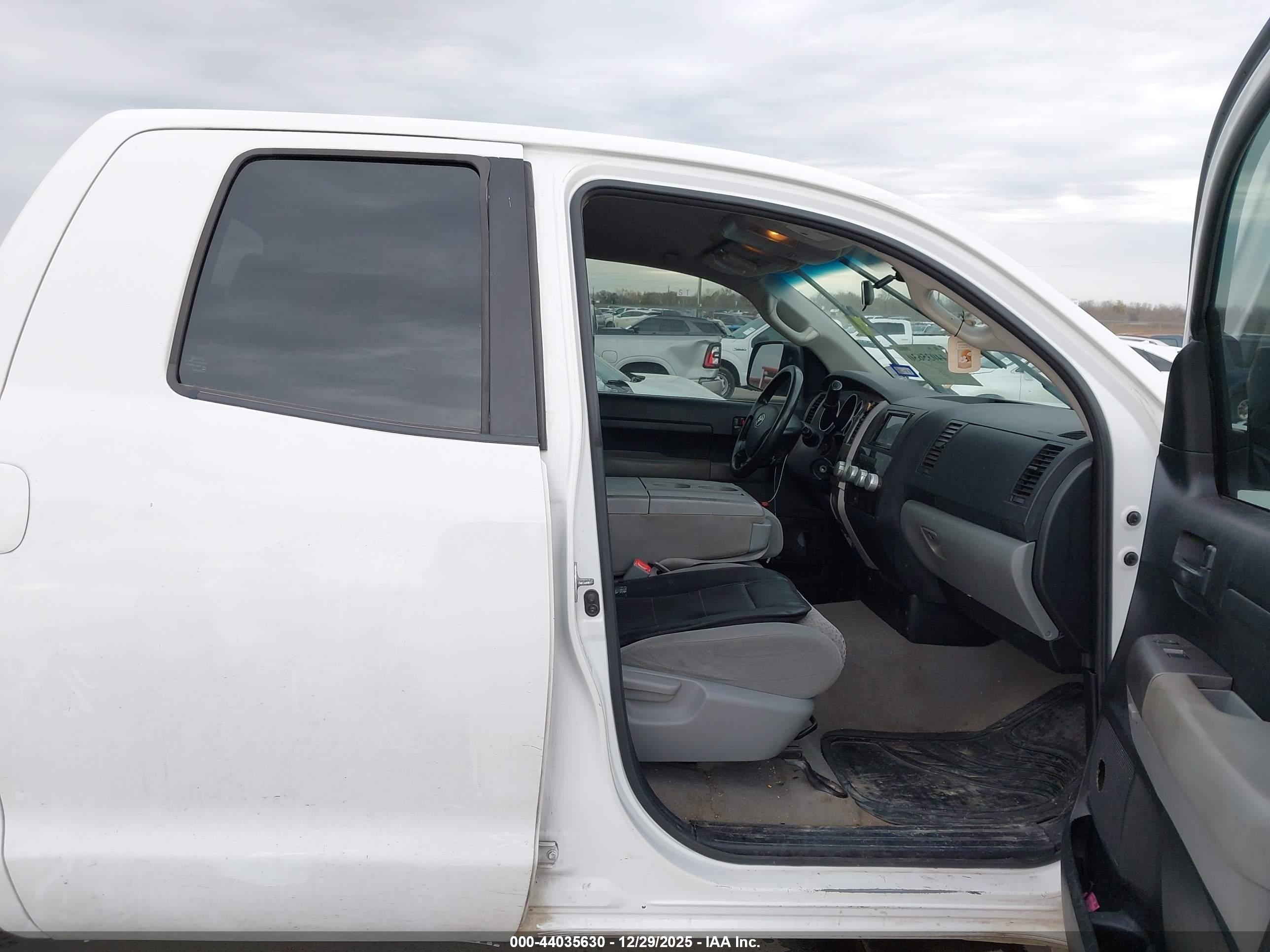 TOYOTA TUNDRA image 5