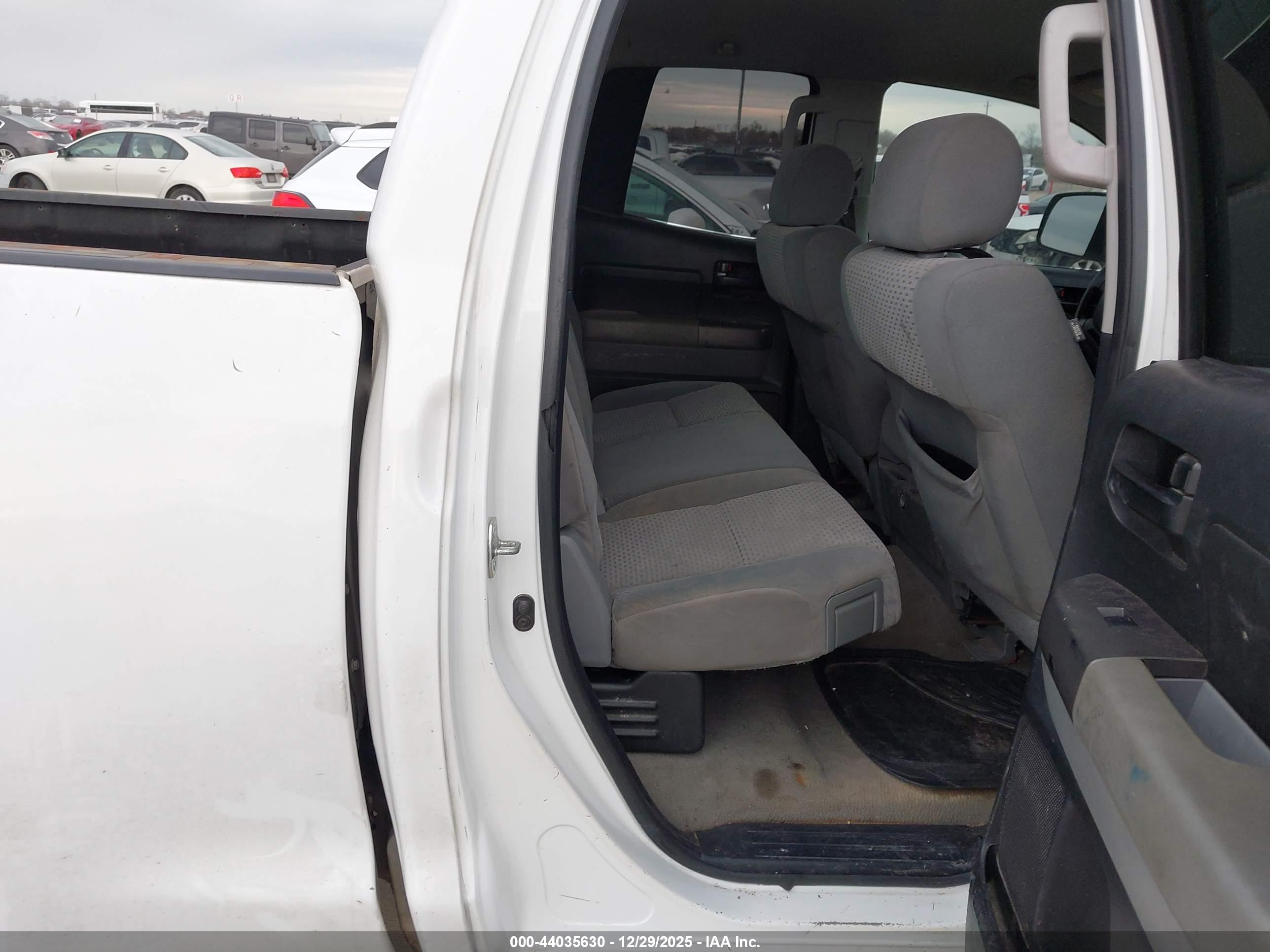 TOYOTA TUNDRA image 8