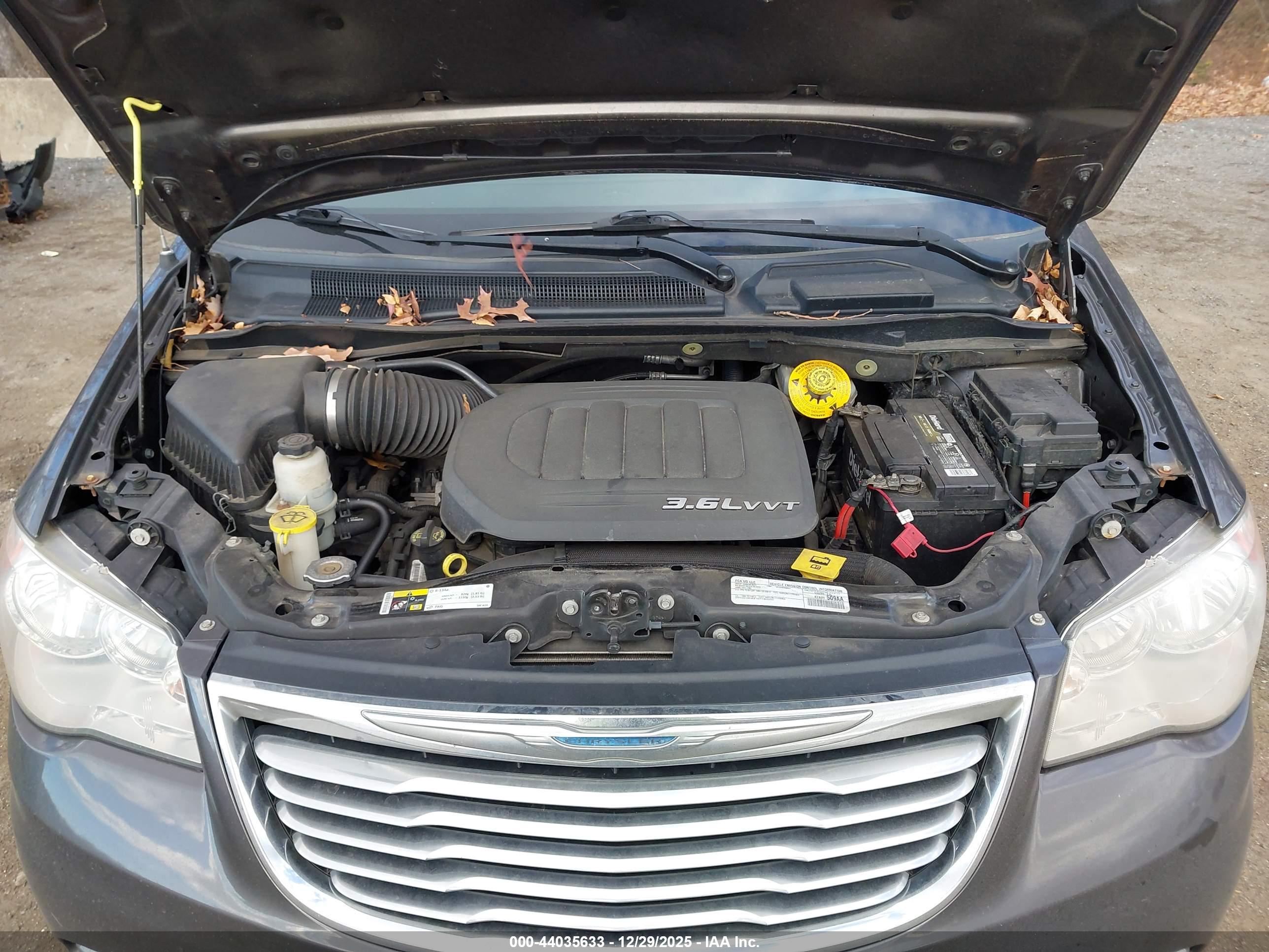 CHRYSLER TOWN image 10