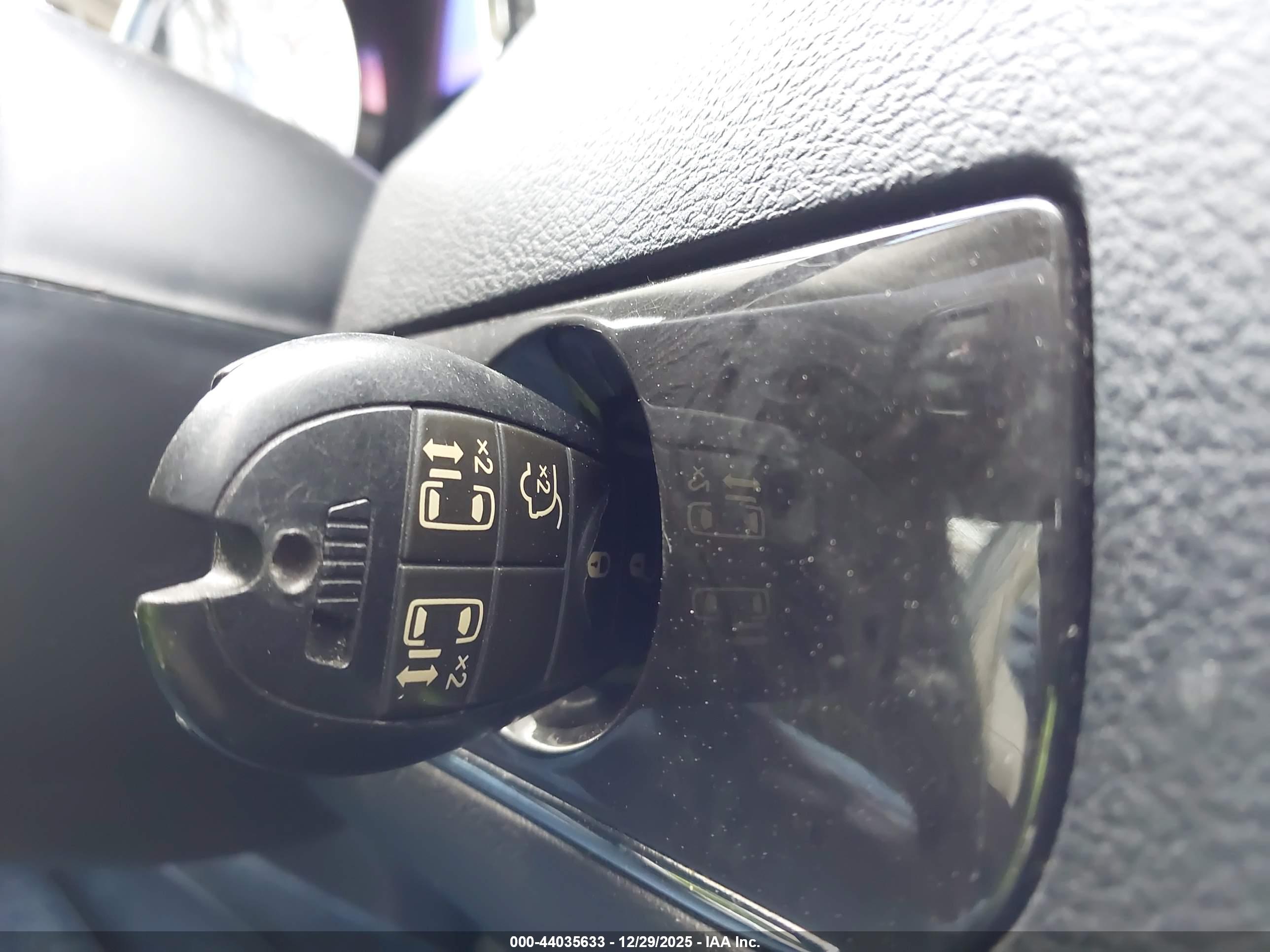 CHRYSLER TOWN image 11