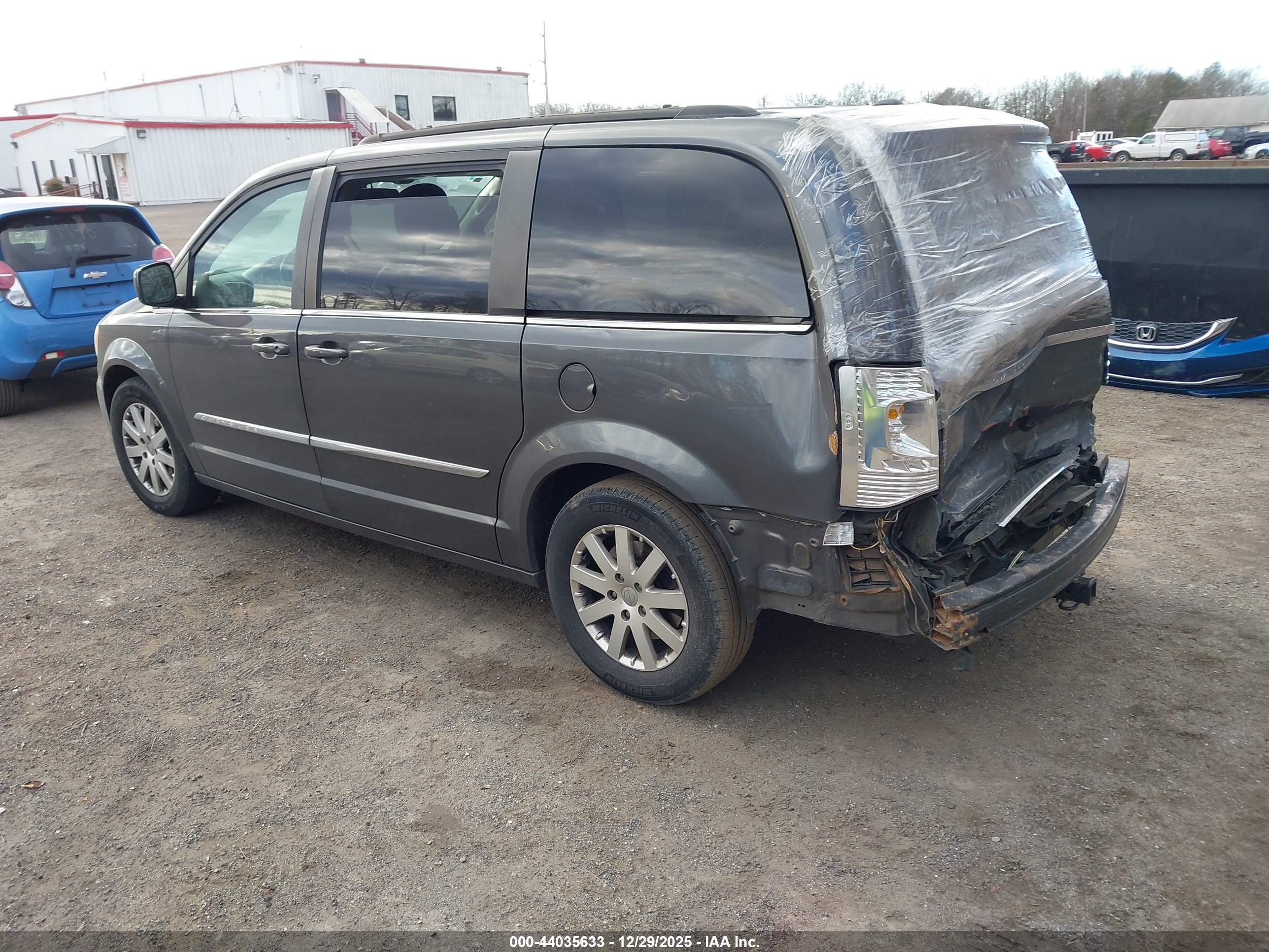 CHRYSLER TOWN image 3
