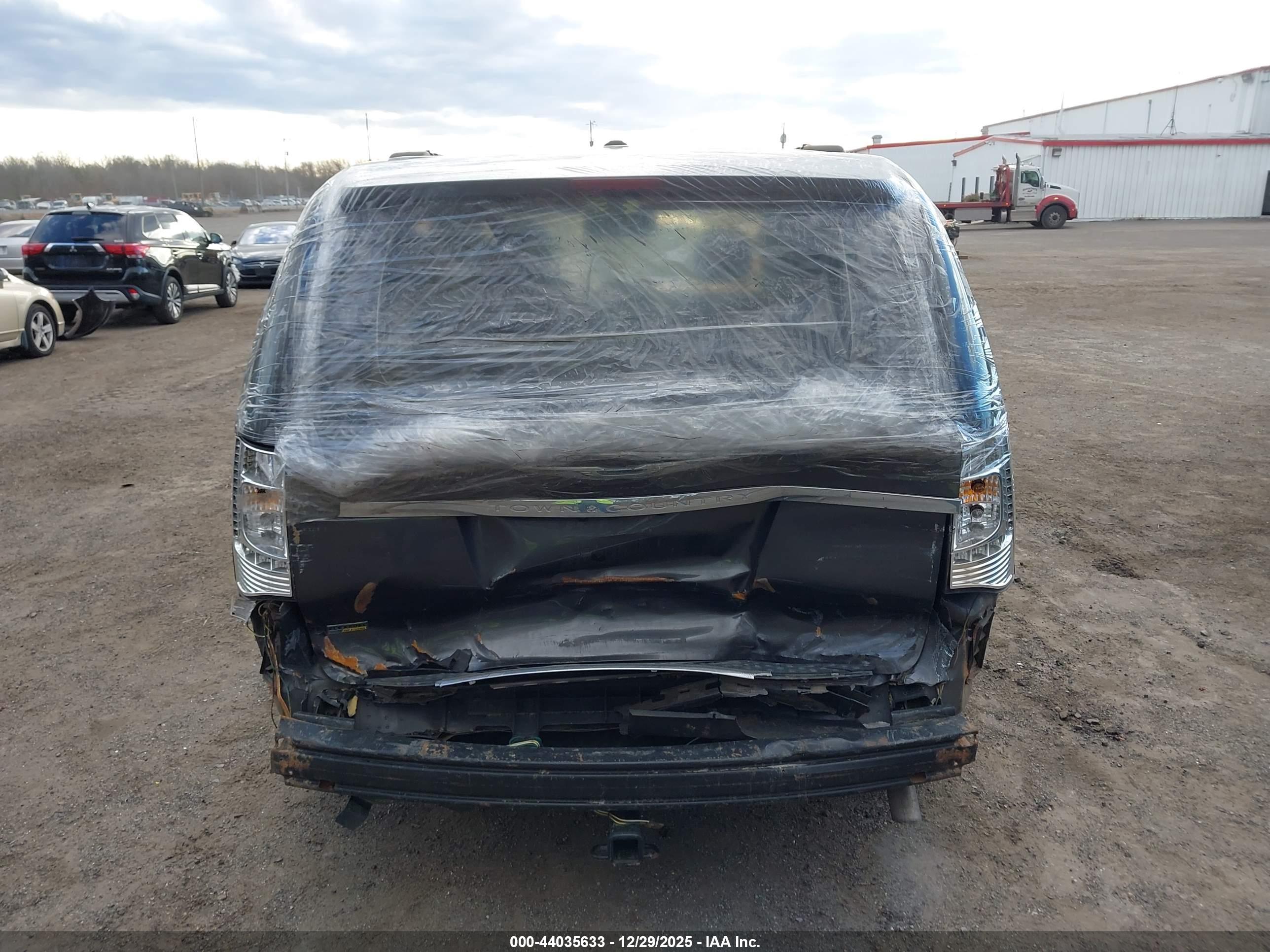 CHRYSLER TOWN image 6