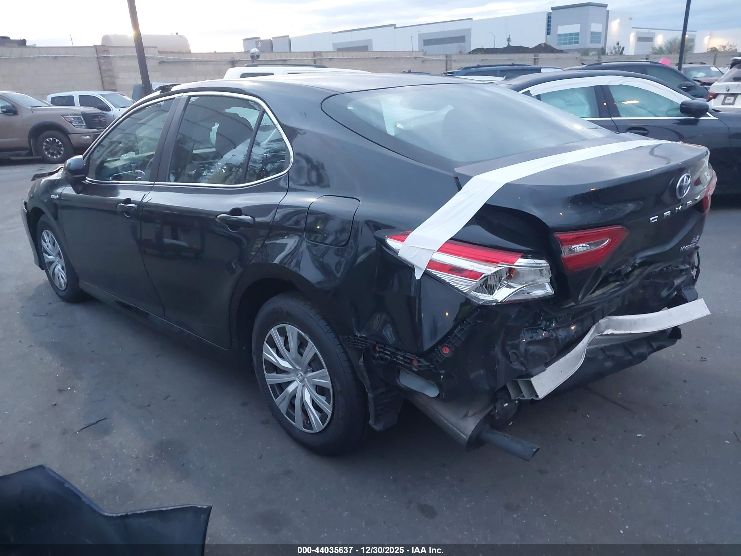 TOYOTA CAMRY image 3