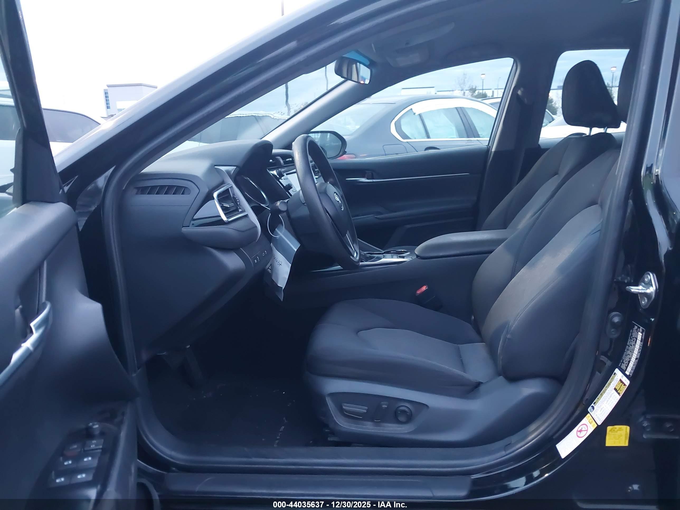 TOYOTA CAMRY image 5