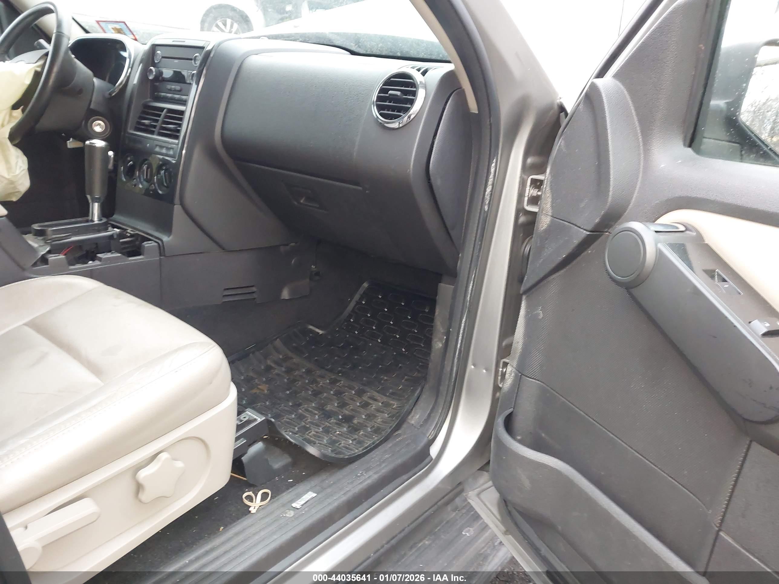 FORD EXPLORER image 5