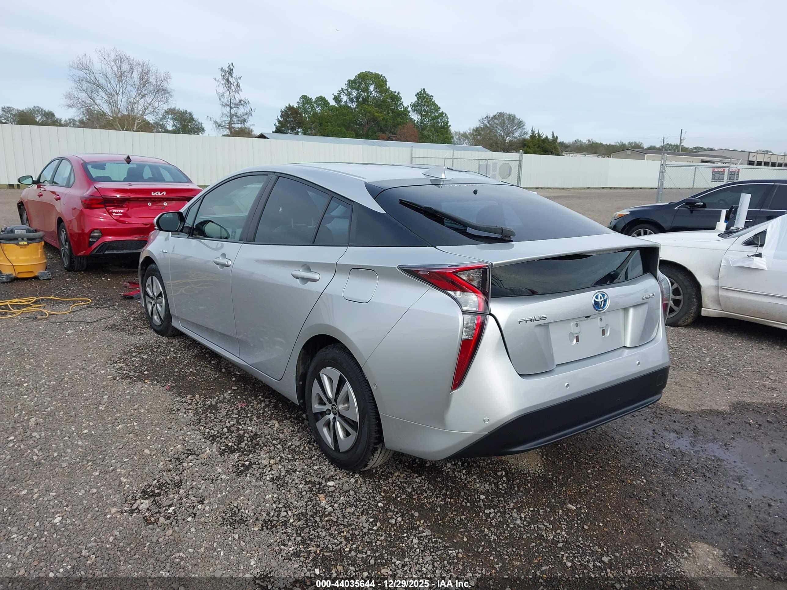 TOYOTA PRIUS image 3