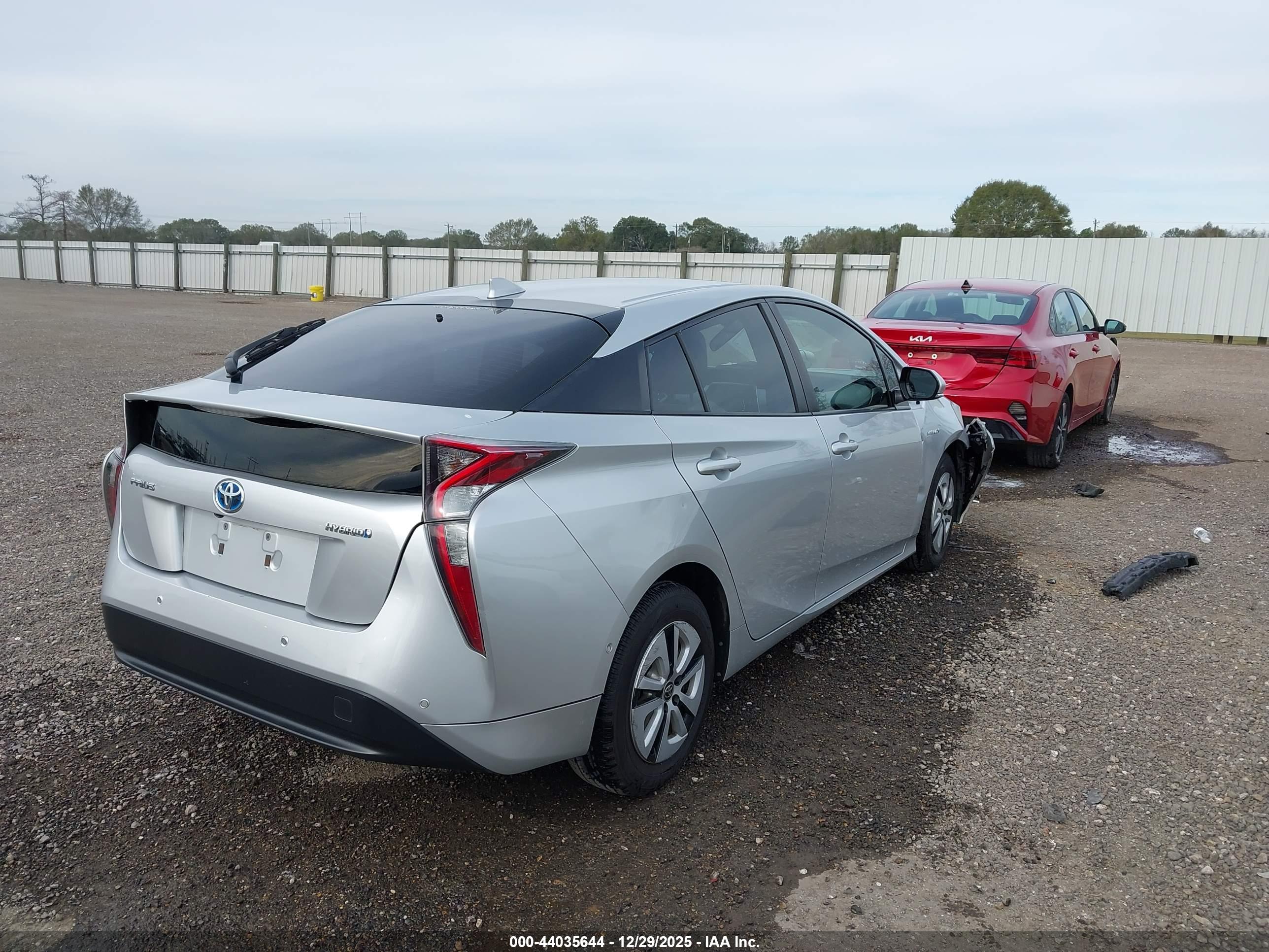 TOYOTA PRIUS image 4