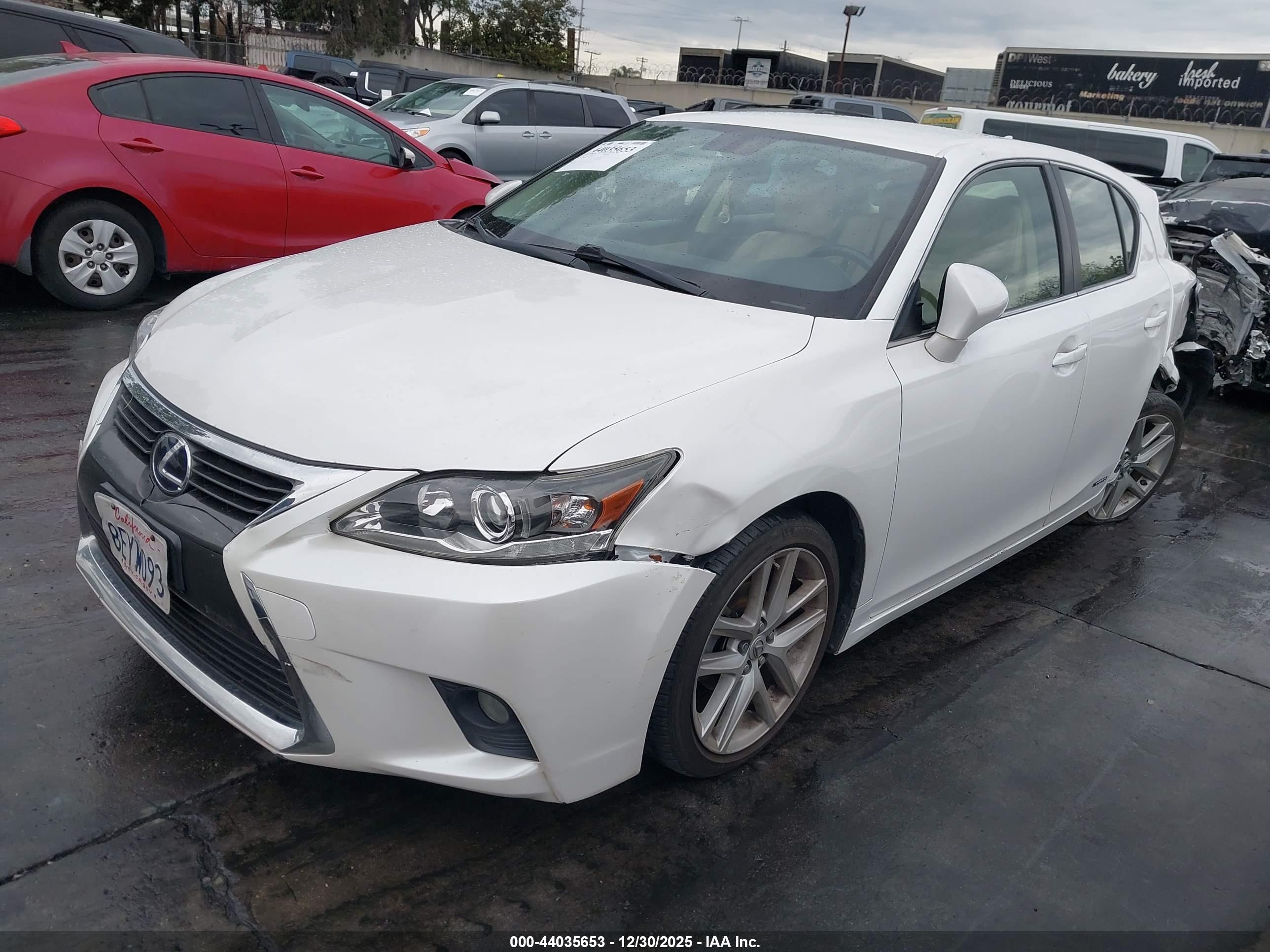 LEXUS CT image 2