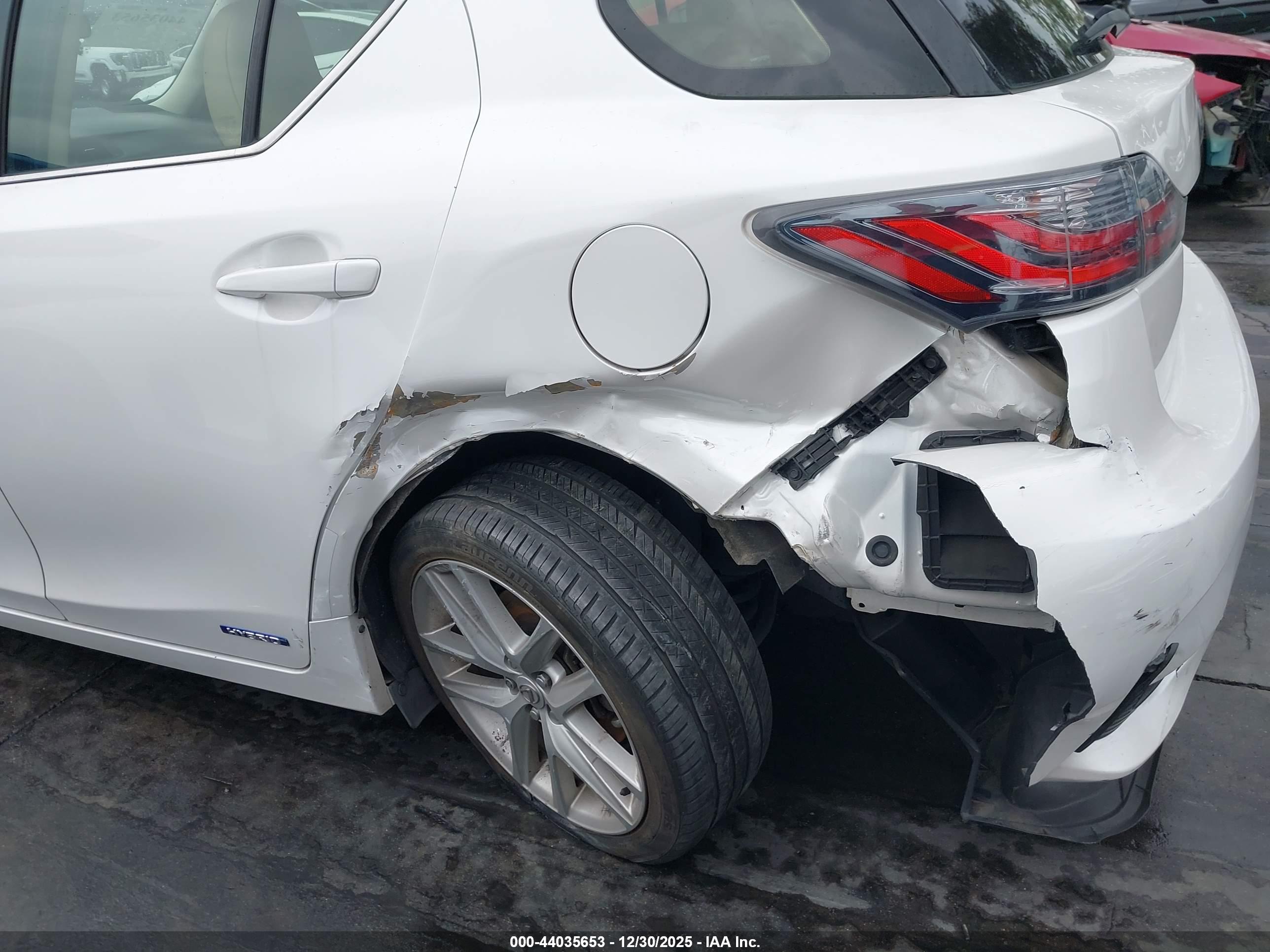 LEXUS CT image 6