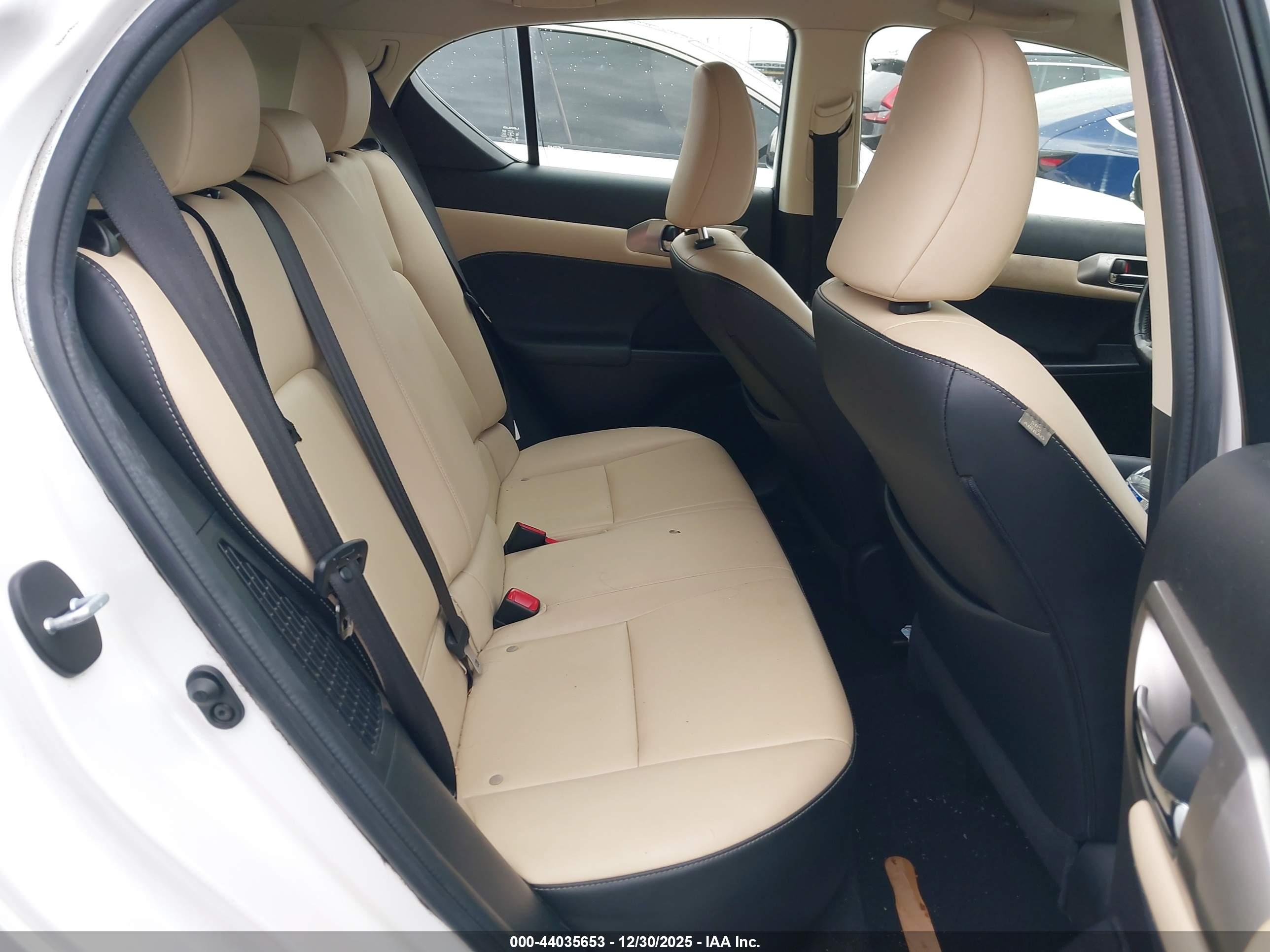 LEXUS CT image 8