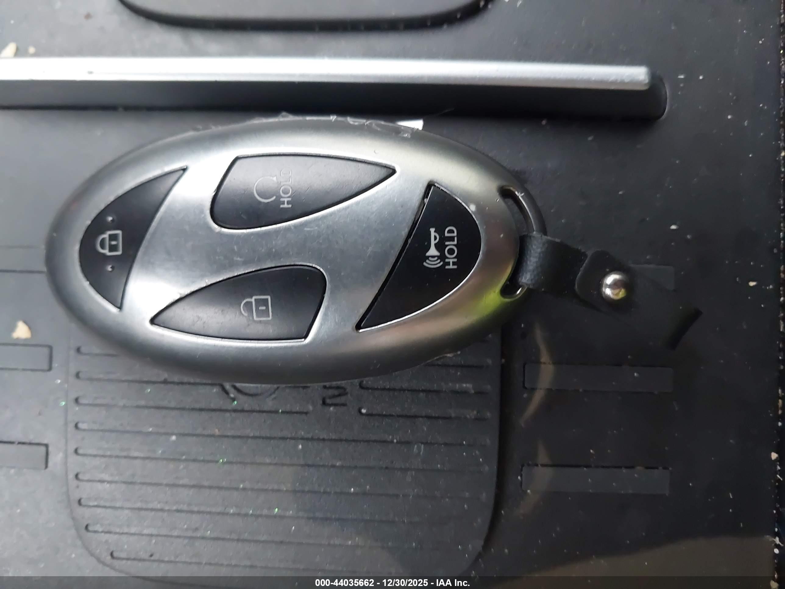 HYUNDAI SANTA image 11