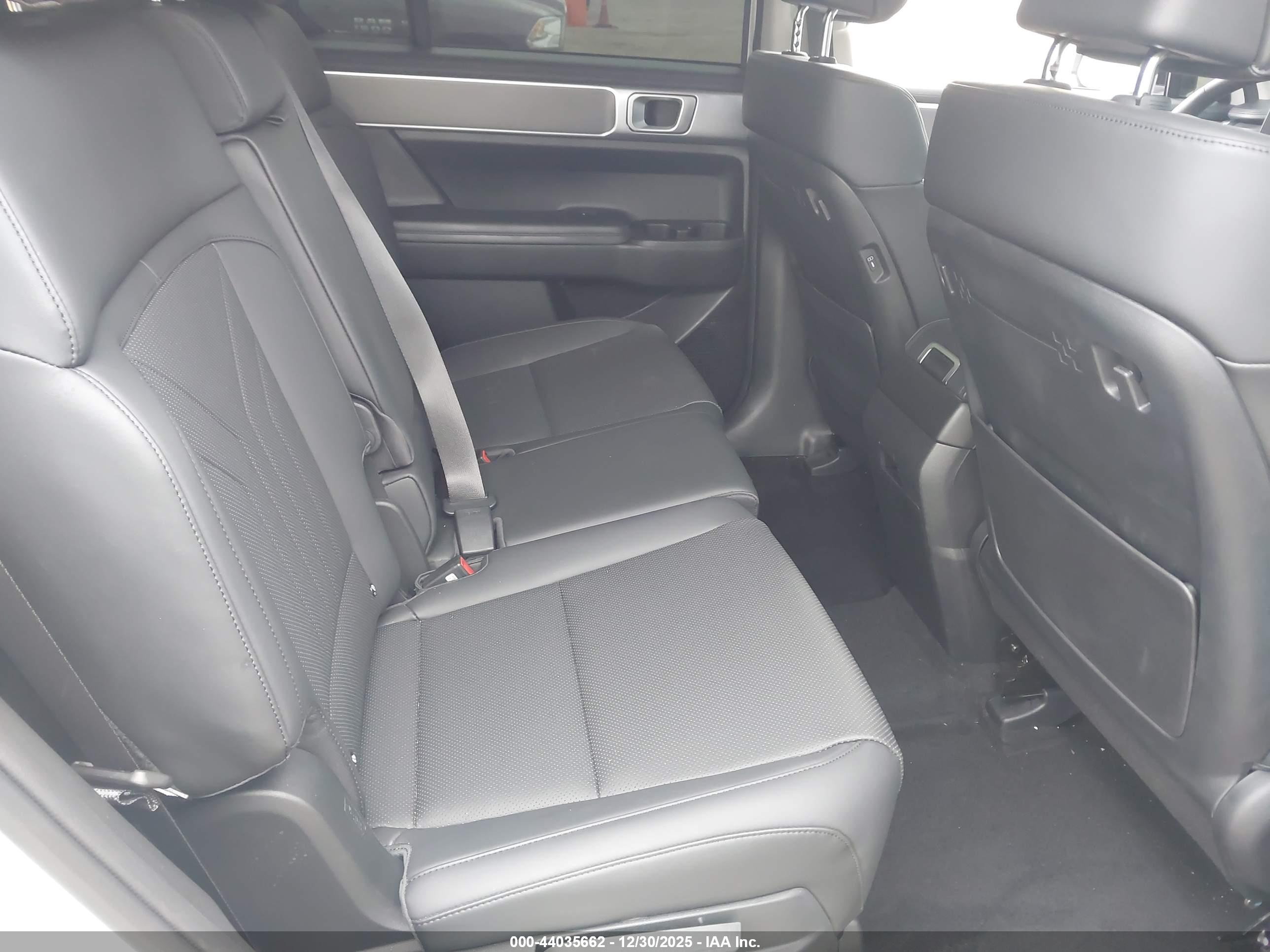 HYUNDAI SANTA image 8