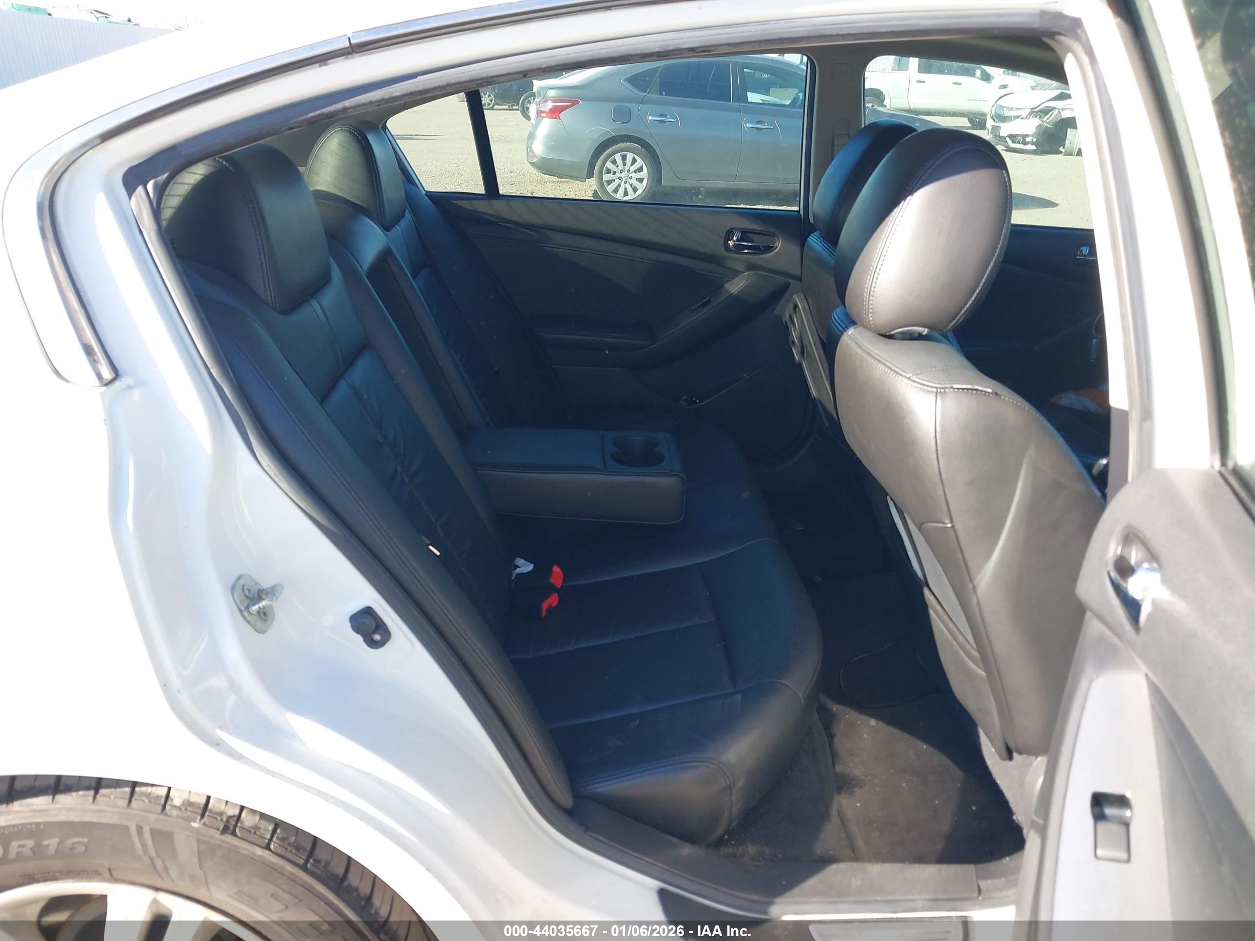 NISSAN ALTIMA image 8