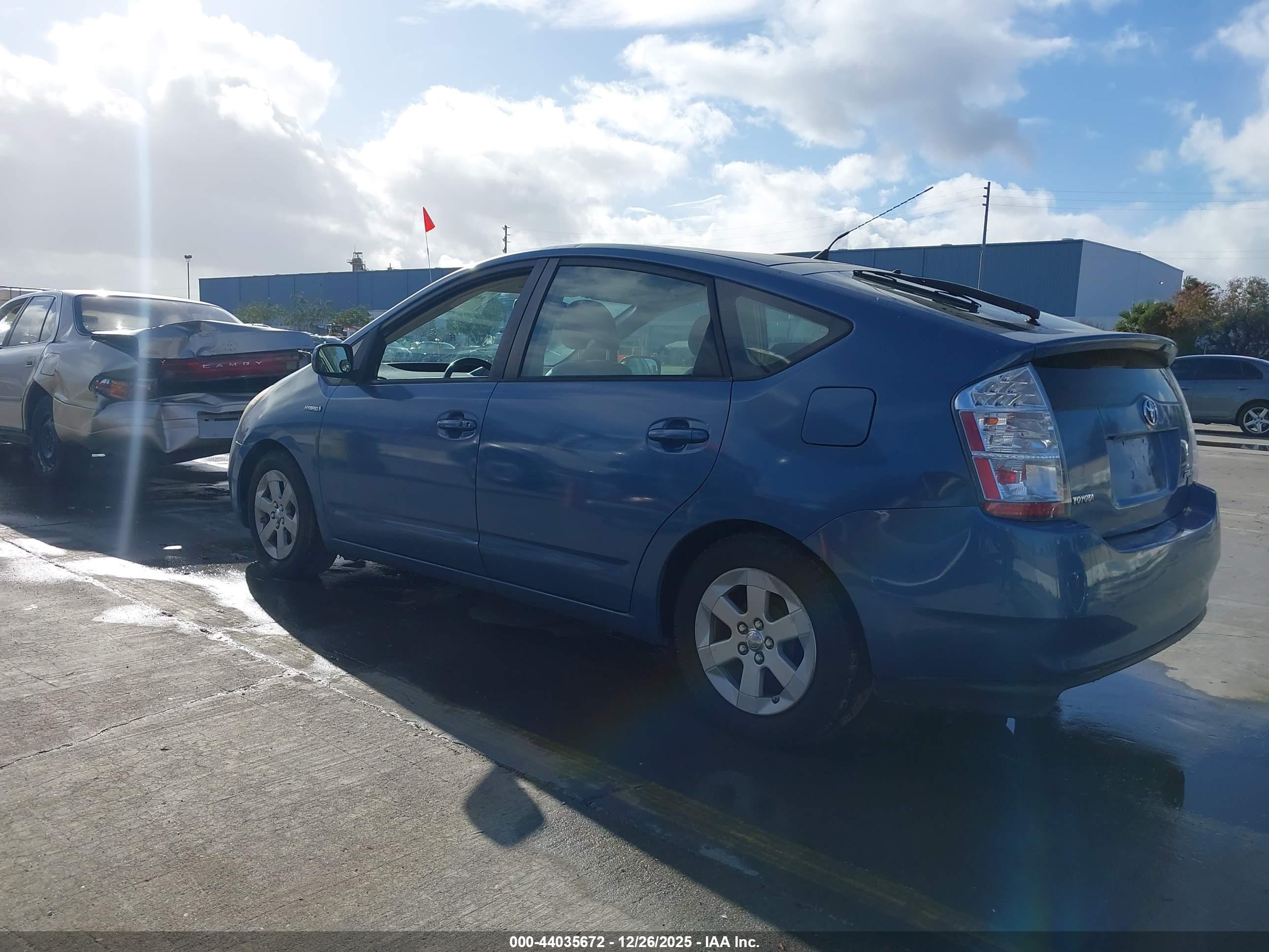 TOYOTA PRIUS image 3
