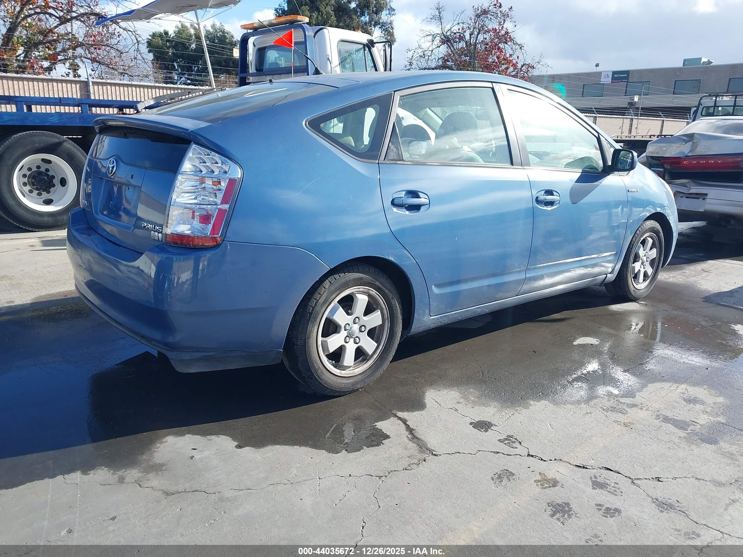 TOYOTA PRIUS image 4