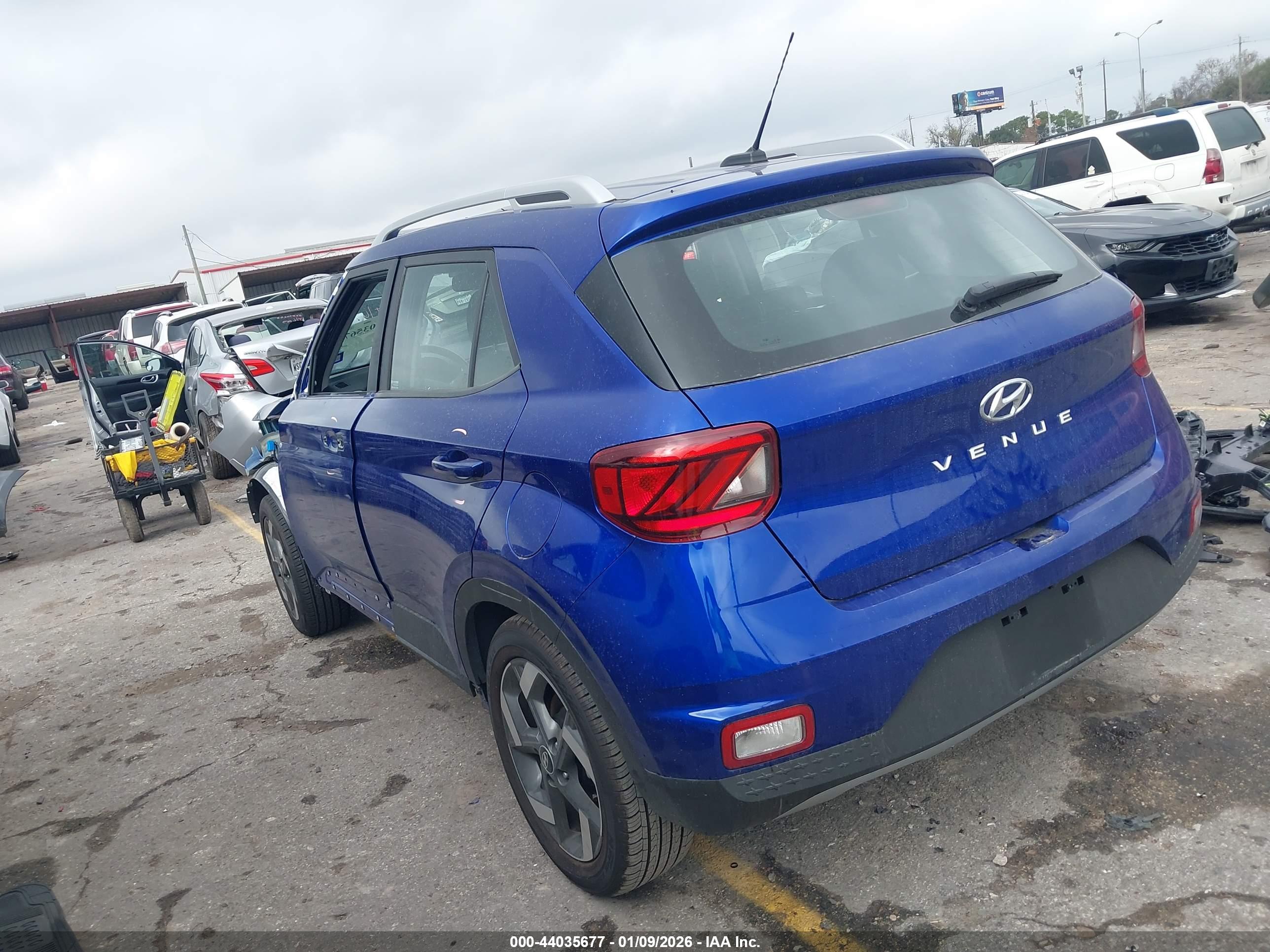 HYUNDAI VENUE image 3
