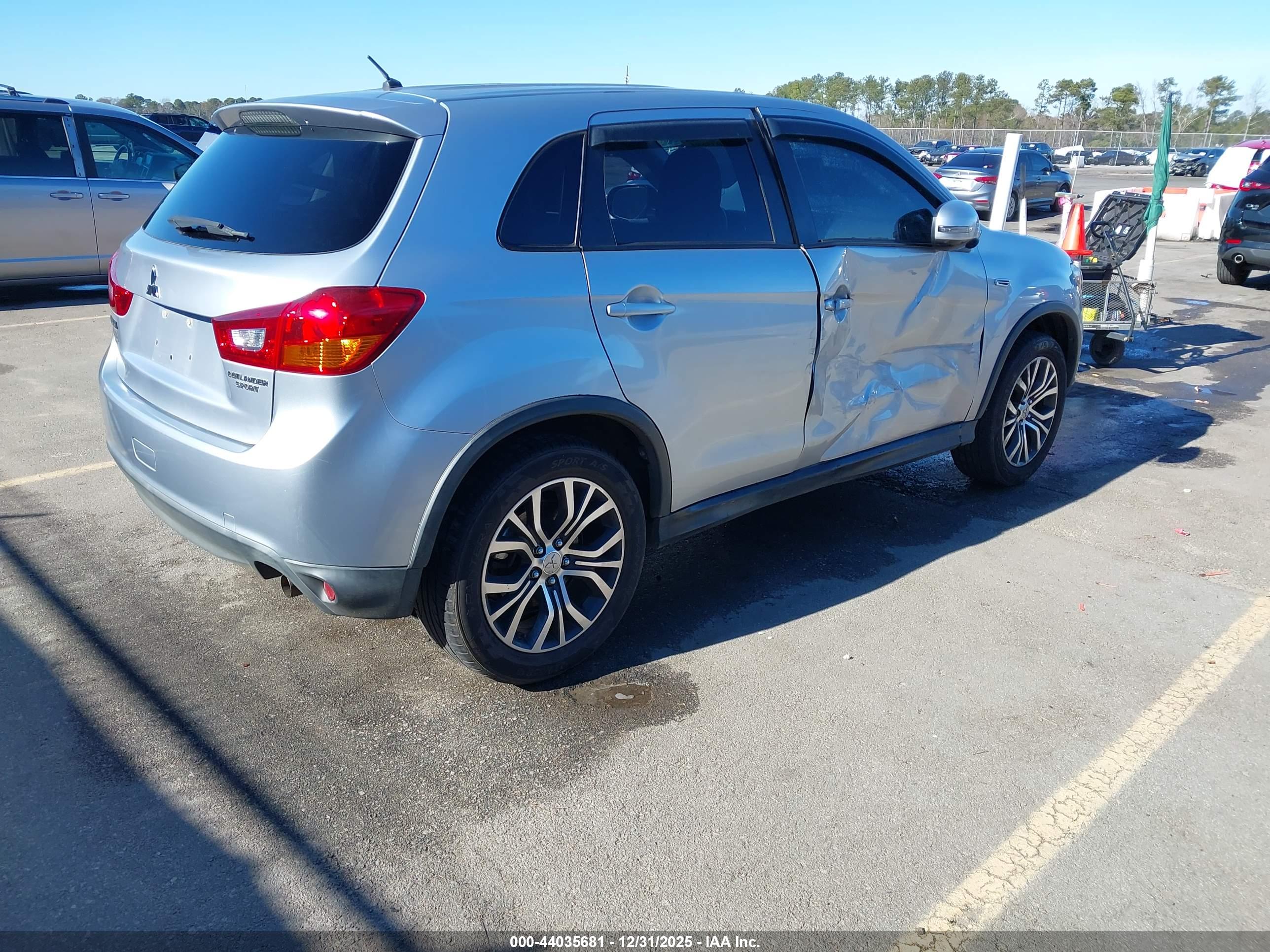 MITSUBISHI OUTLANDER image 4