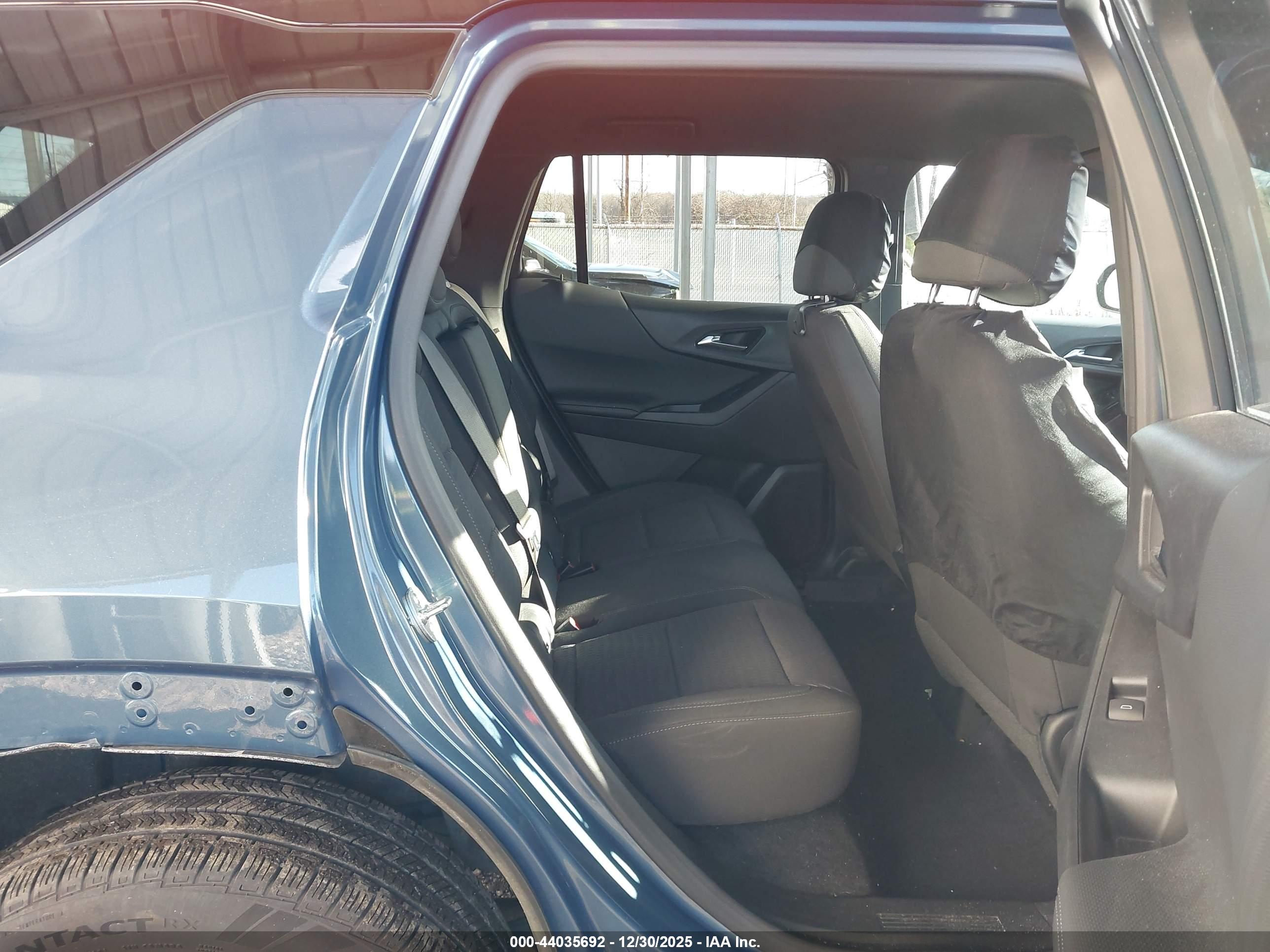 CHEVROLET EQUINOX image 8