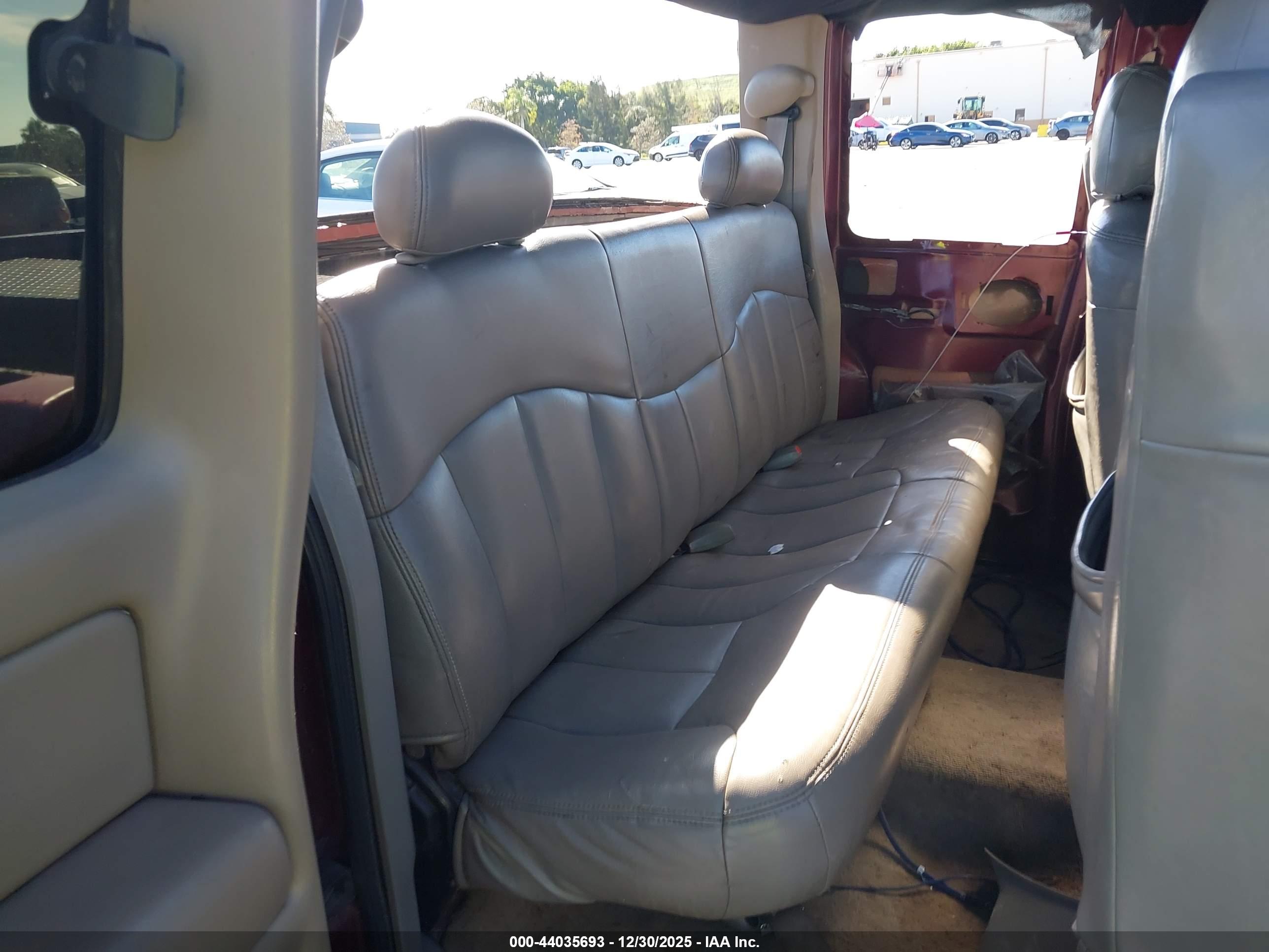 CHEVROLET SILVERADO image 8