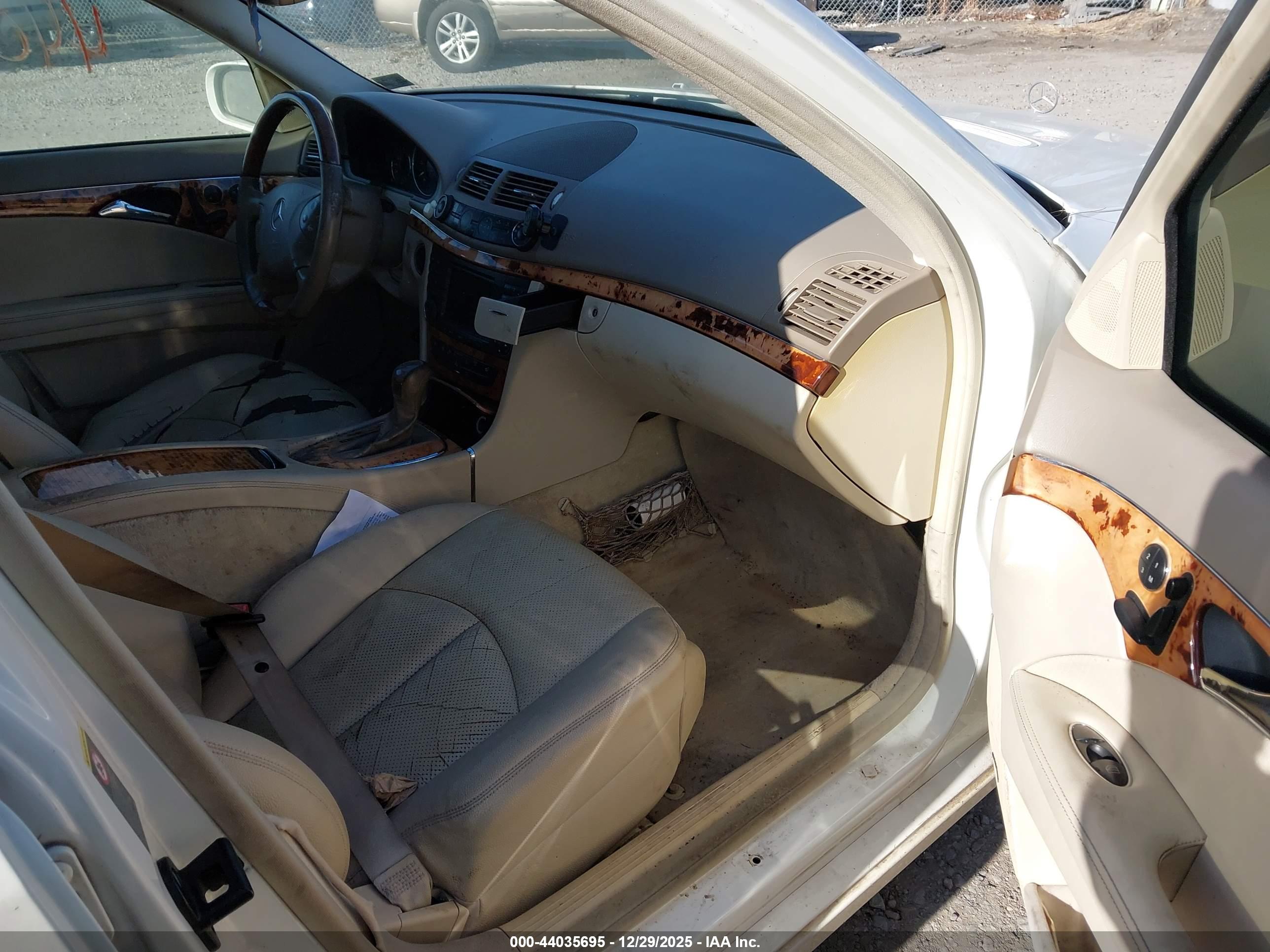 MERCEDES-BENZ E image 5