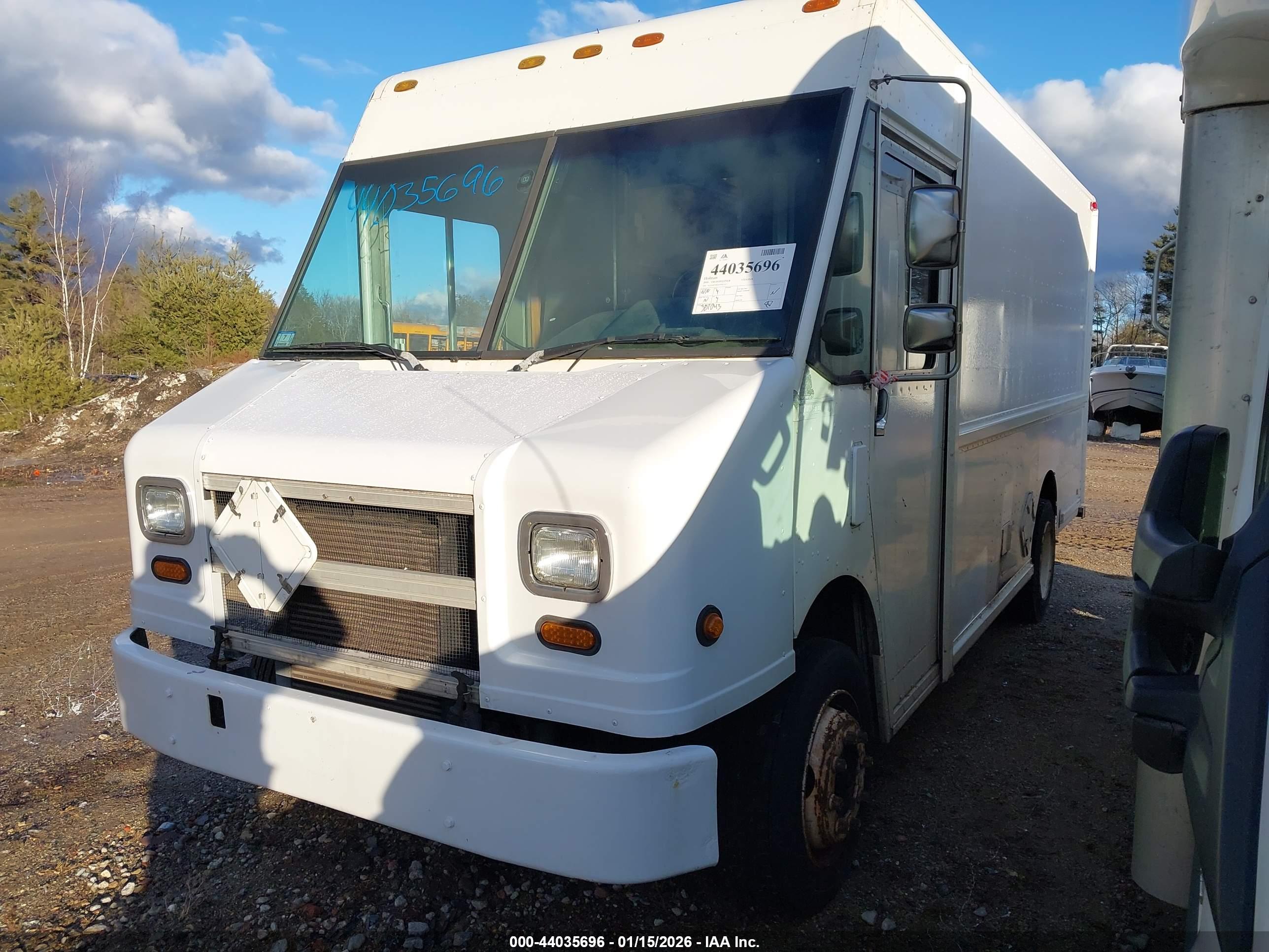 FREIGHTLINER CHASSIS image 2