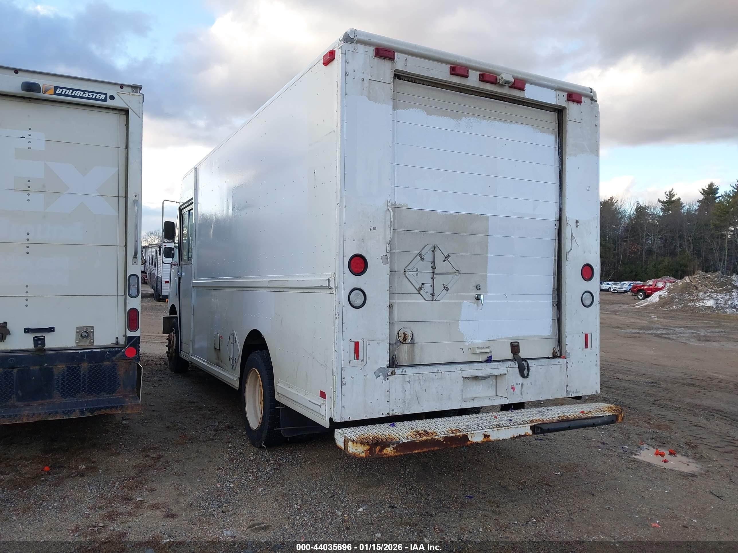 FREIGHTLINER CHASSIS image 3